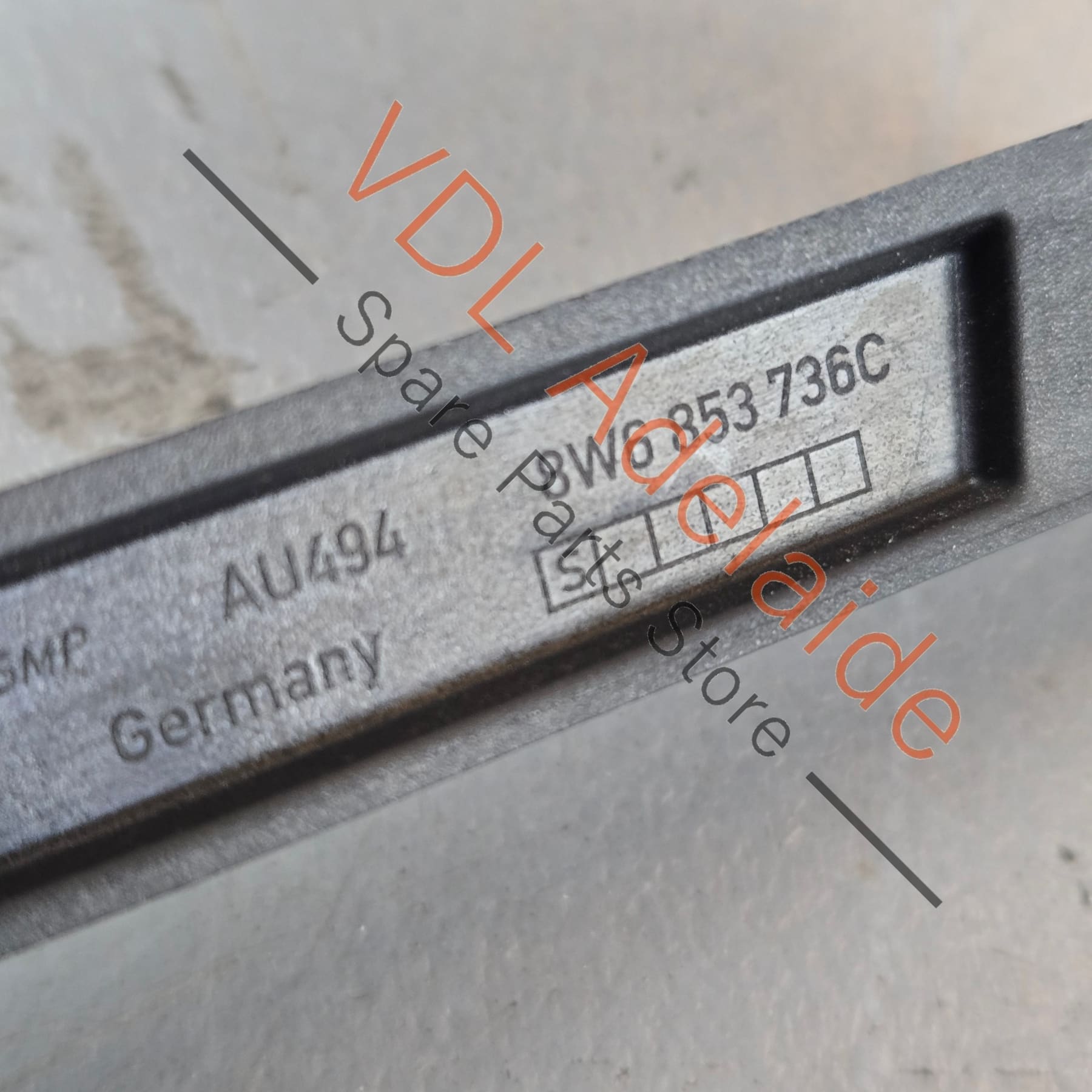 8W6853736C2ZZ    Audi RS5 Front Grille Badge Chrome 8W6853736C  2ZZ