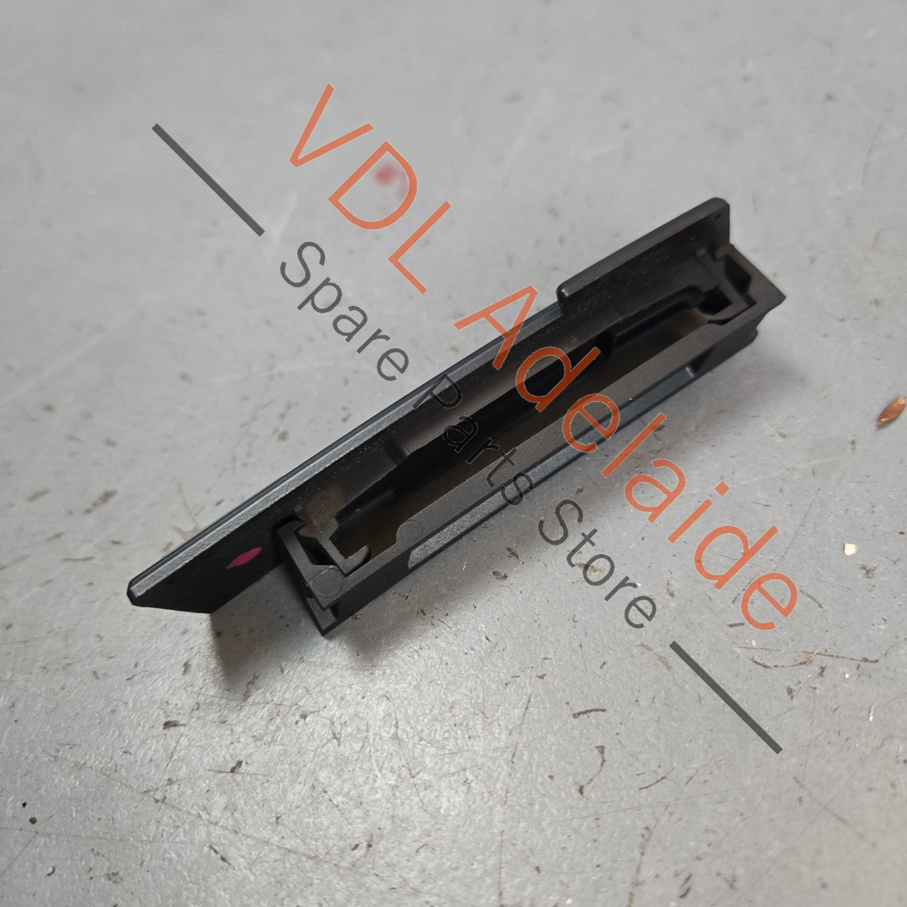 8W6853736C2ZZ    Audi RS5 Front Grille Badge Chrome 8W6853736C  2ZZ