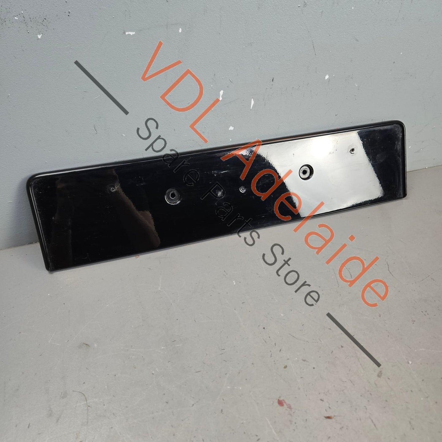 8W6807285R 8W6807285RT94   Audi RS5 B9 front Grille Licence Plate Mounting Bracket Trim Gloss Black 8W6807285R T94