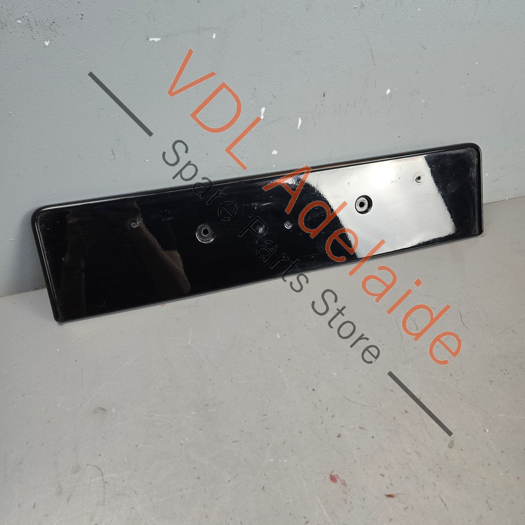 8W6807285R 8W6807285RT94   Audi RS5 B9 front Grille Licence Plate Mounting Bracket Trim Gloss Black 8W6807285R T94