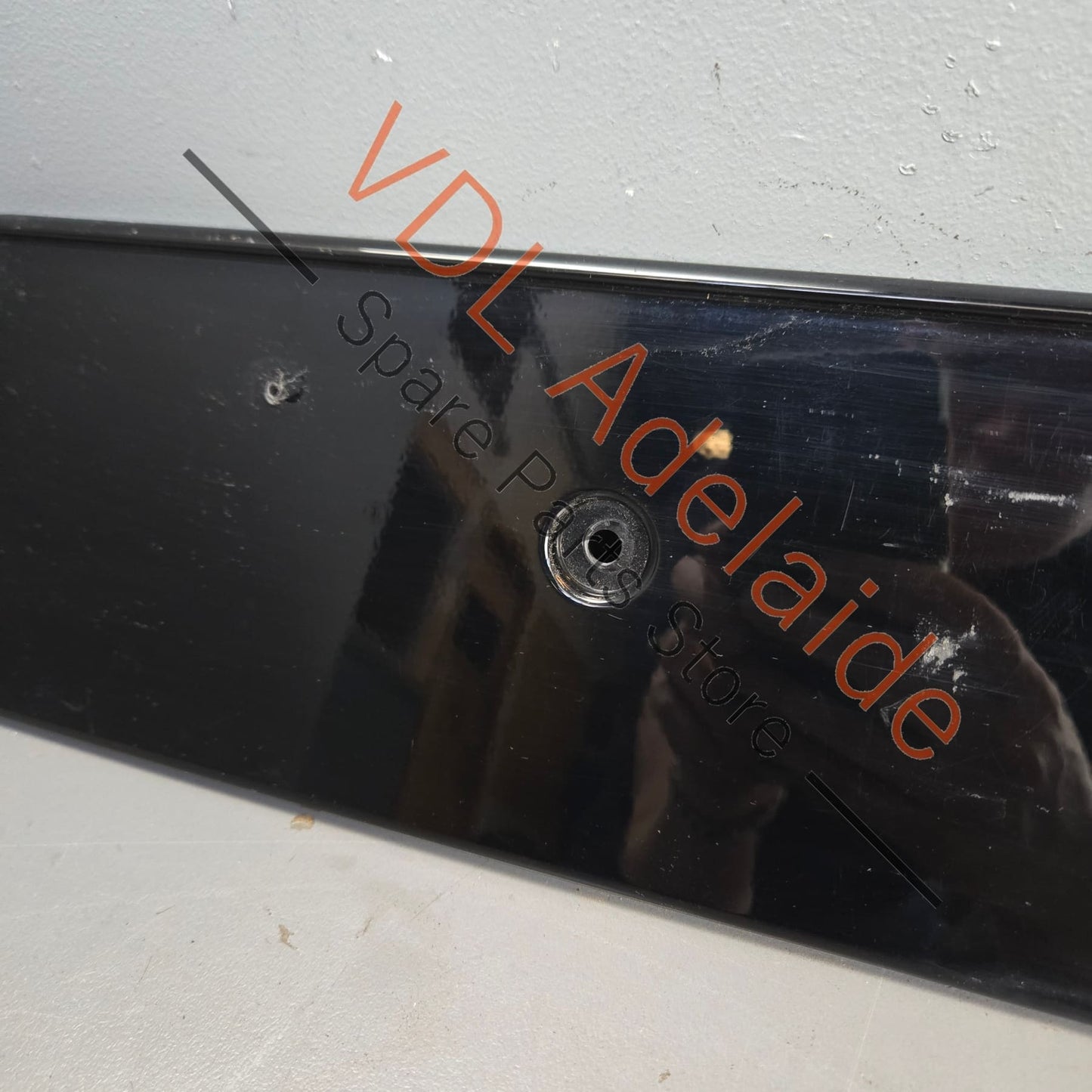 8W6807285R 8W6807285RT94   Audi RS5 B9 front Grille Licence Plate Mounting Bracket Trim Gloss Black 8W6807285R T94
