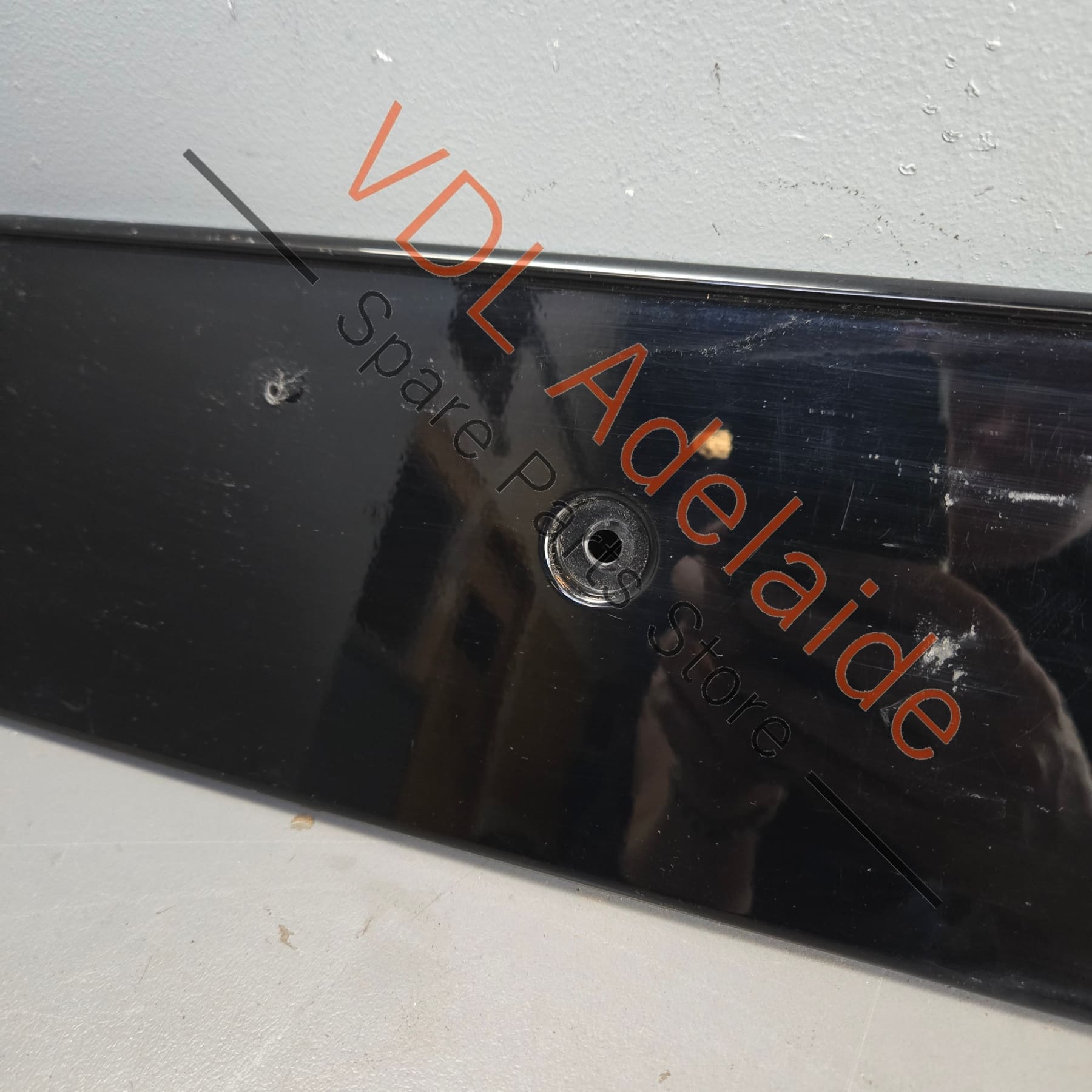 8W6807285R 8W6807285RT94   Audi RS5 B9 front Grille Licence Plate Mounting Bracket Trim Gloss Black 8W6807285R T94