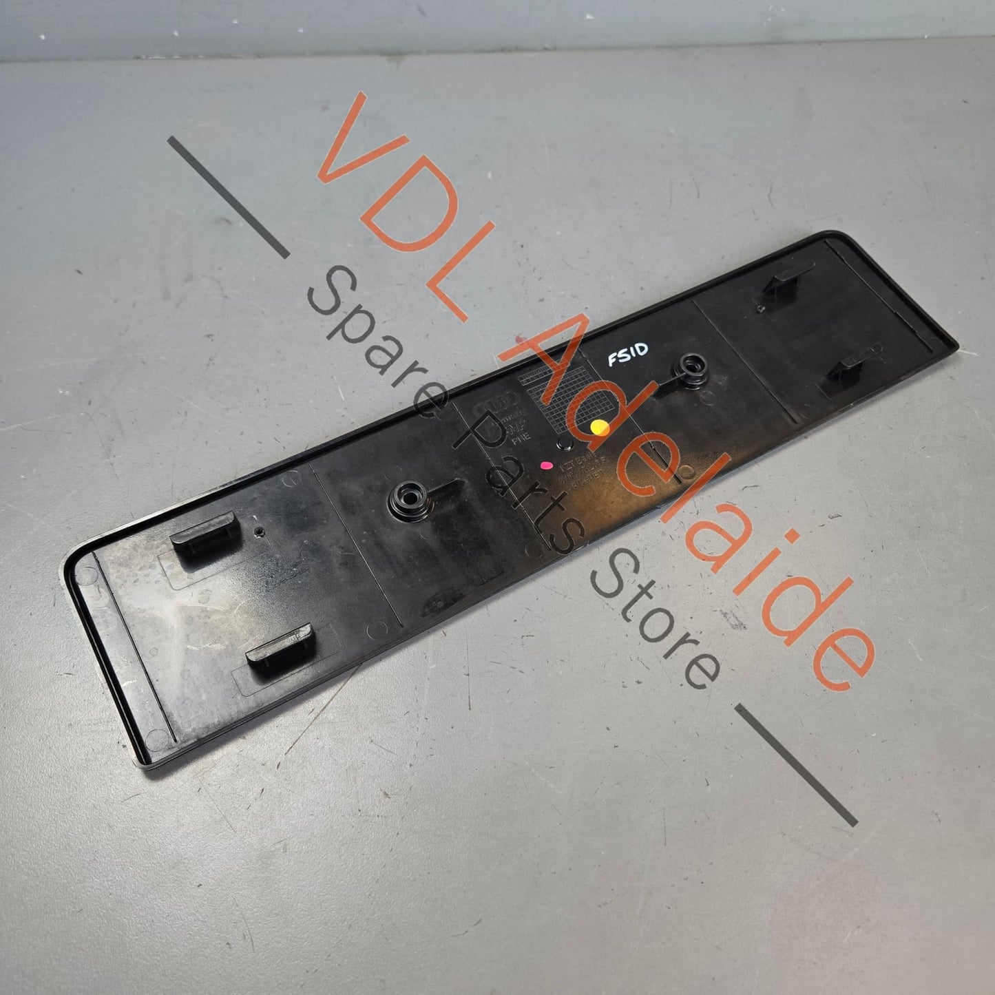 8W6807285R 8W6807285RT94   Audi RS5 B9 front Grille Licence Plate Mounting Bracket Trim Gloss Black 8W6807285R T94