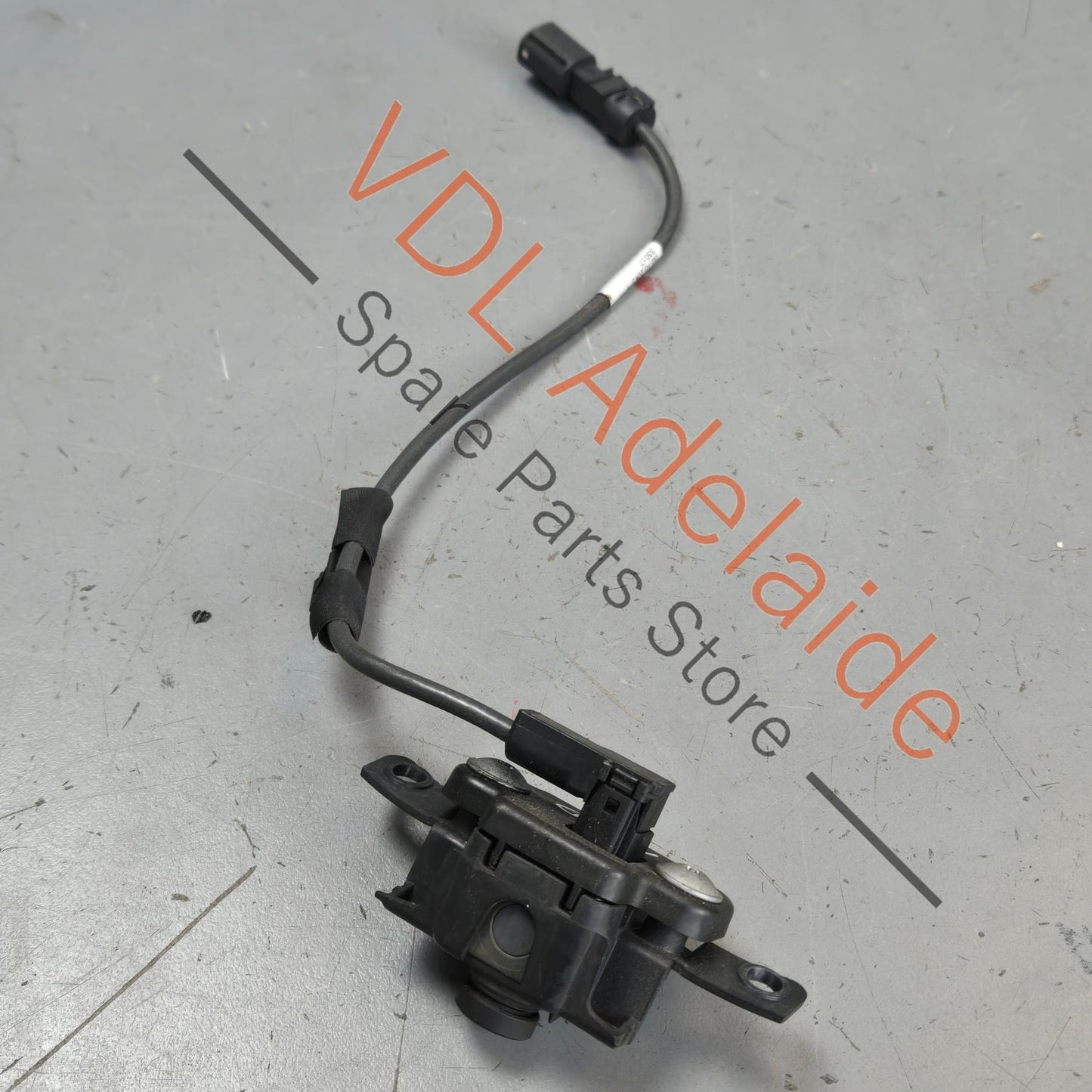 5Q0980546A 8W0971192 8W6853231C  Audi RS5 B9 Front Bumper Camera with mounting bracket 5Q0980546A 8W0971192 8W6853231C