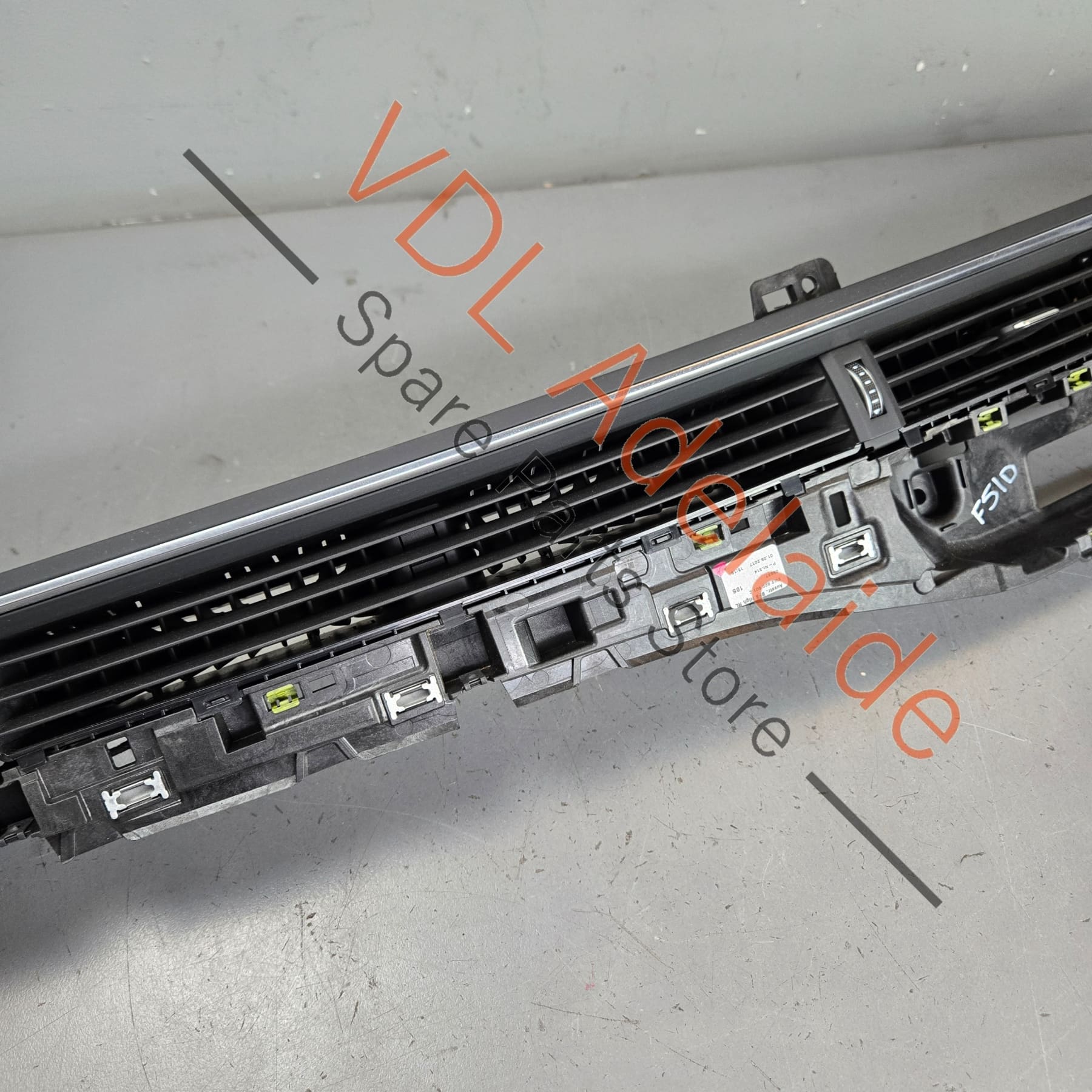 8W2820901C    Audi A4 RS4 RS5 F5 B9 F5 Centre Dashboard Air Vent for RHD 8W2820901B