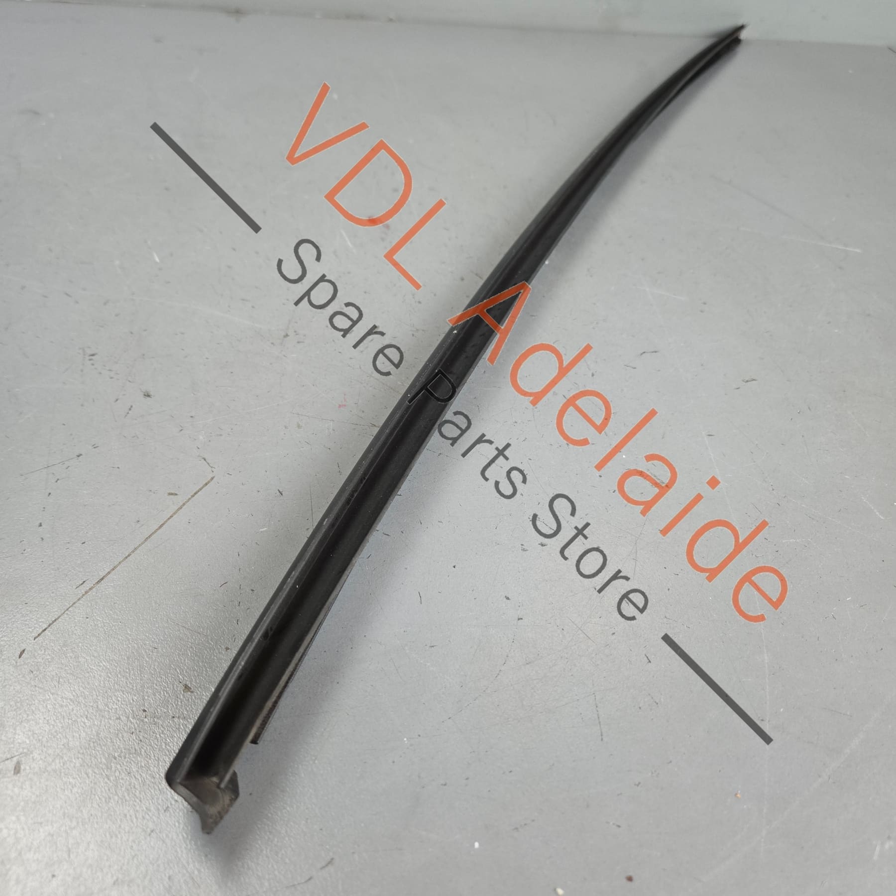 8W6854328B    Audi RS5 F5 B9 Front Windscreen Edge Strip Trim Right Side 8W6854328B 9B9