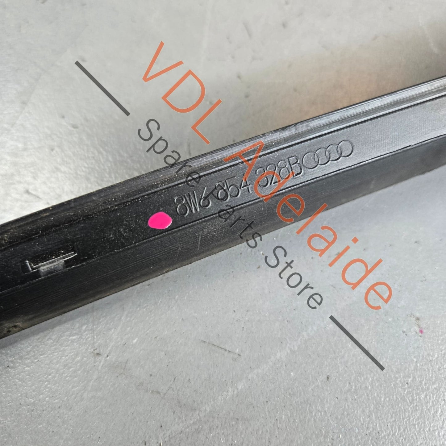 8W6854328B    Audi RS5 F5 B9 Front Windscreen Edge Strip Trim Right Side 8W6854328B 9B9