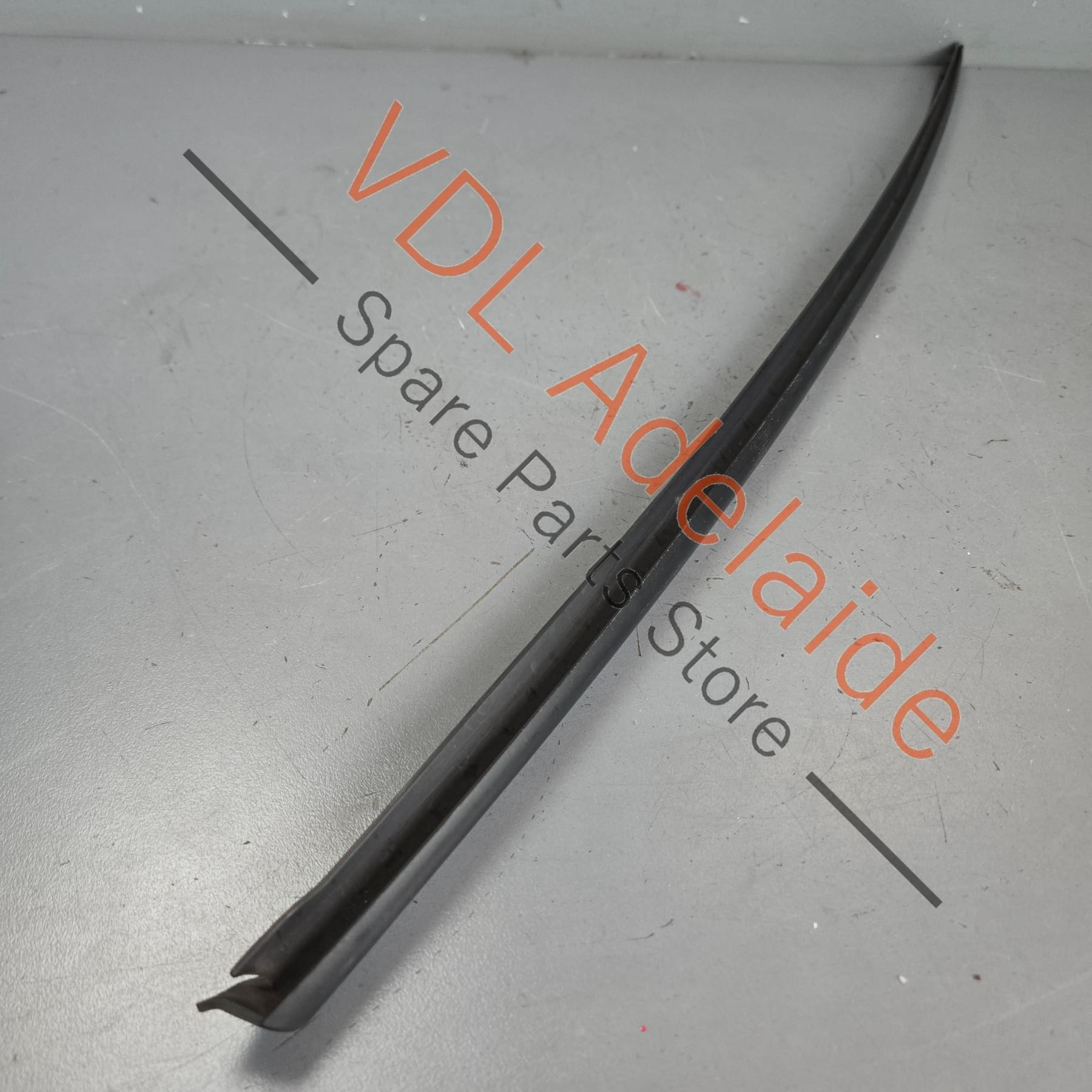 8W6854327B    Audi RS5 F5 B9 Front Windscreen Edge Strip Trim Left Side 8W6854327B 9B9