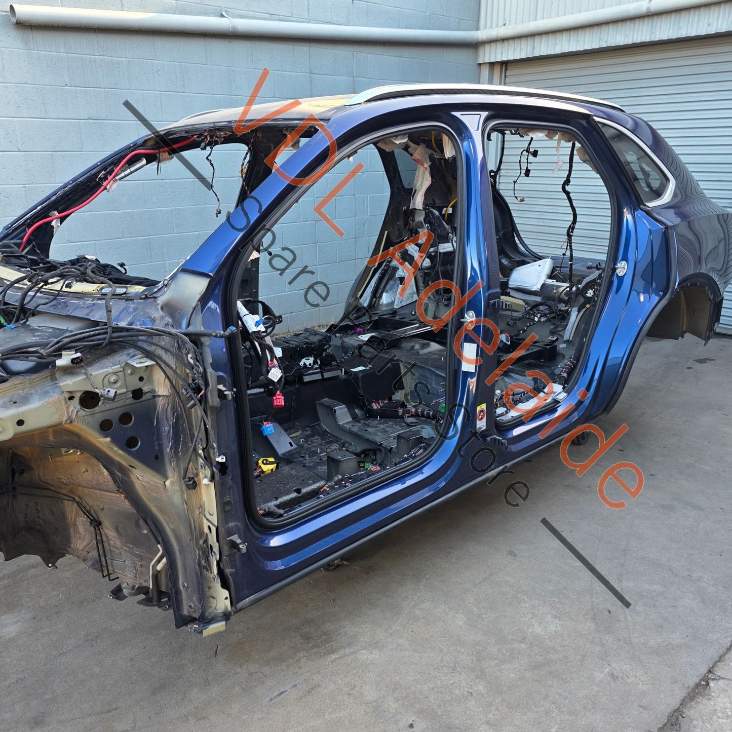 36A898165A 36A898311   Bentley Bentayga 4V Left Rear Fender Chassis Section Cut