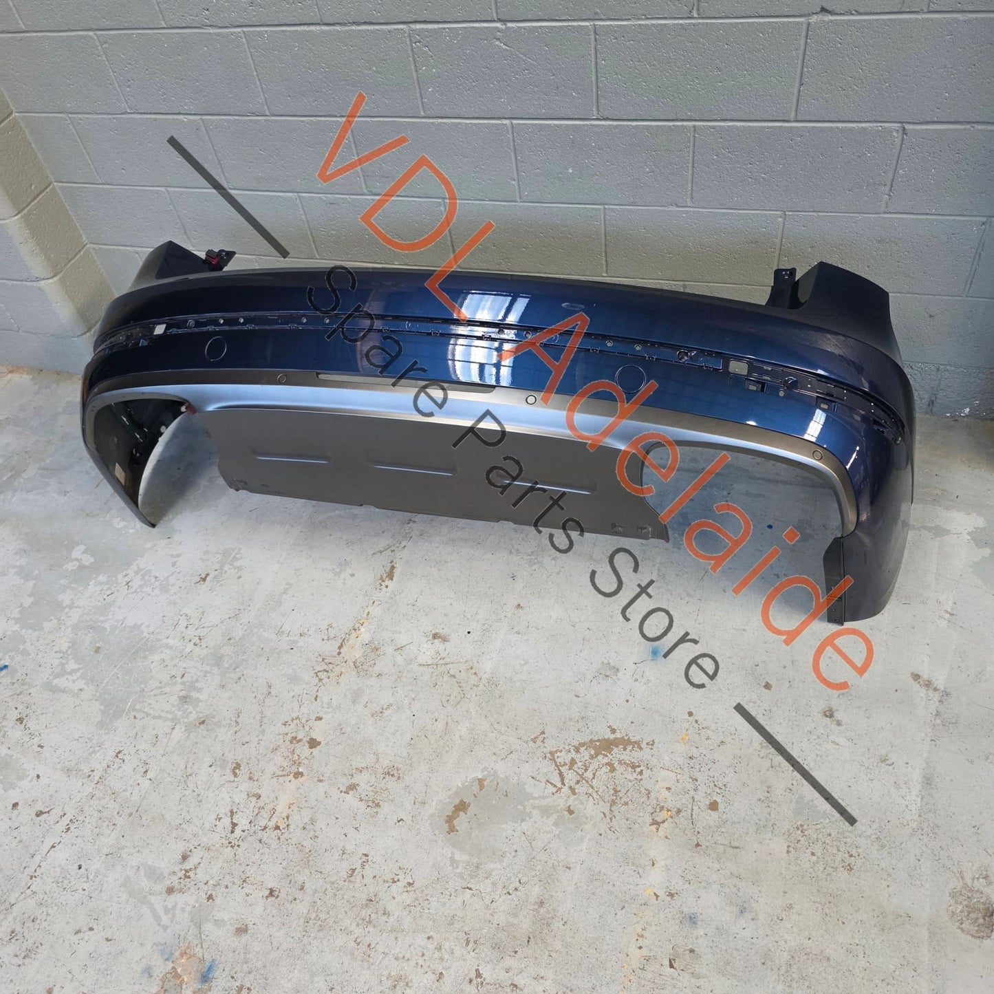 36A807511C 36A807521   Bentley Bentayga 4V Rear Bumper Cover & Diffuser