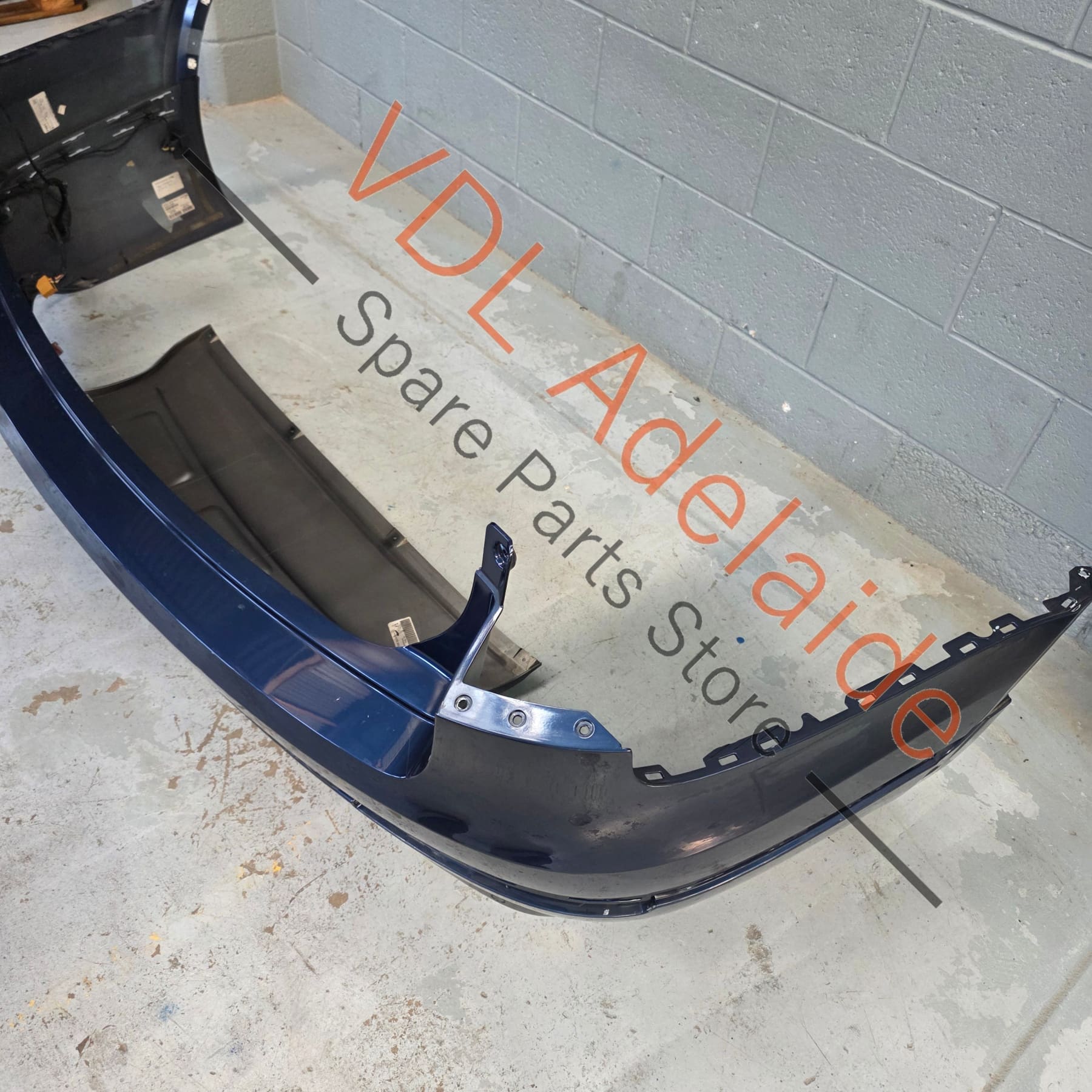 36A807511C 36A807521   Bentley Bentayga 4V Rear Bumper Cover & Diffuser