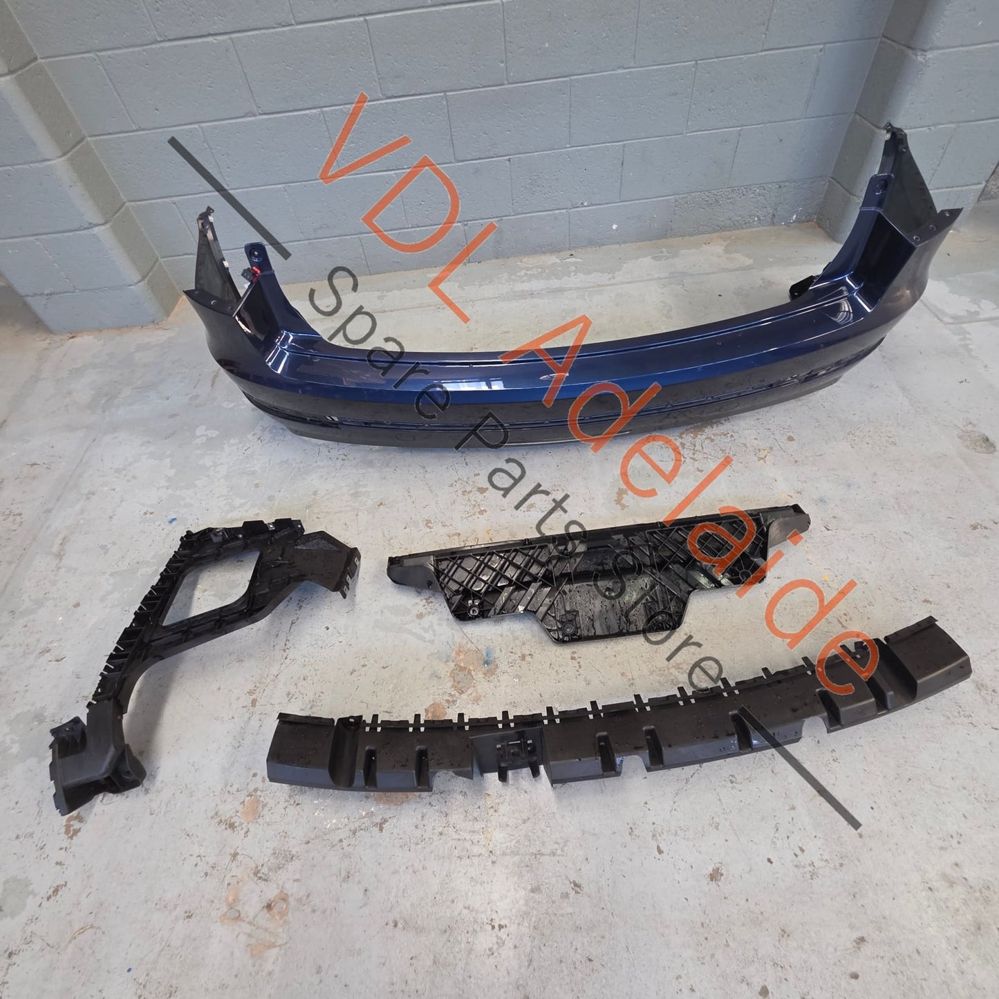36A807511C 36A807521   Bentley Bentayga 4V Rear Bumper Cover & Diffuser