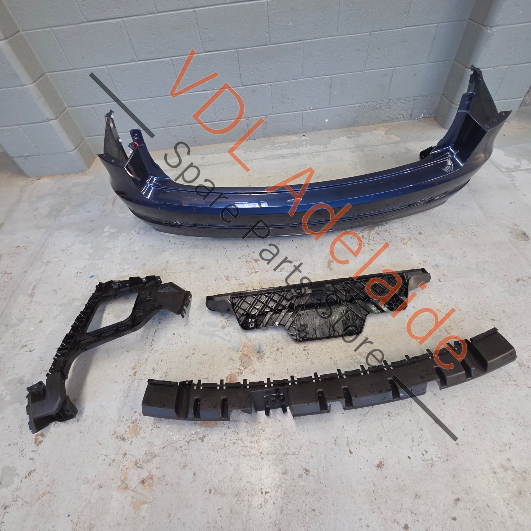 36A807511C 36A807521   Bentley Bentayga 4V Rear Bumper Cover & Diffuser