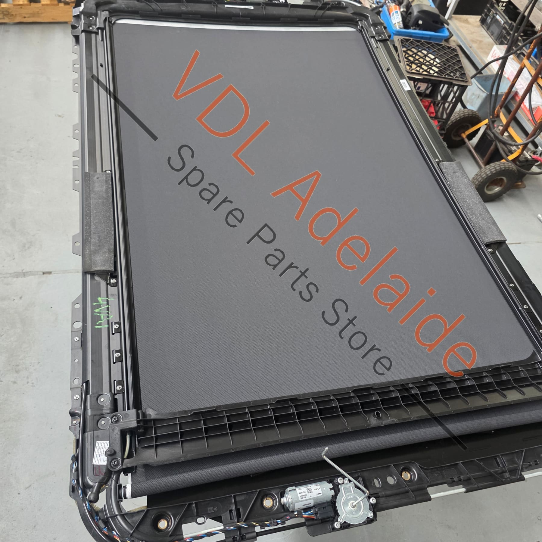 4M0877307A5L9 4M0877307A   Bentley Bentayga Sunroof Roller Blind Black 4M0877307A 5L9 Touareg Q7