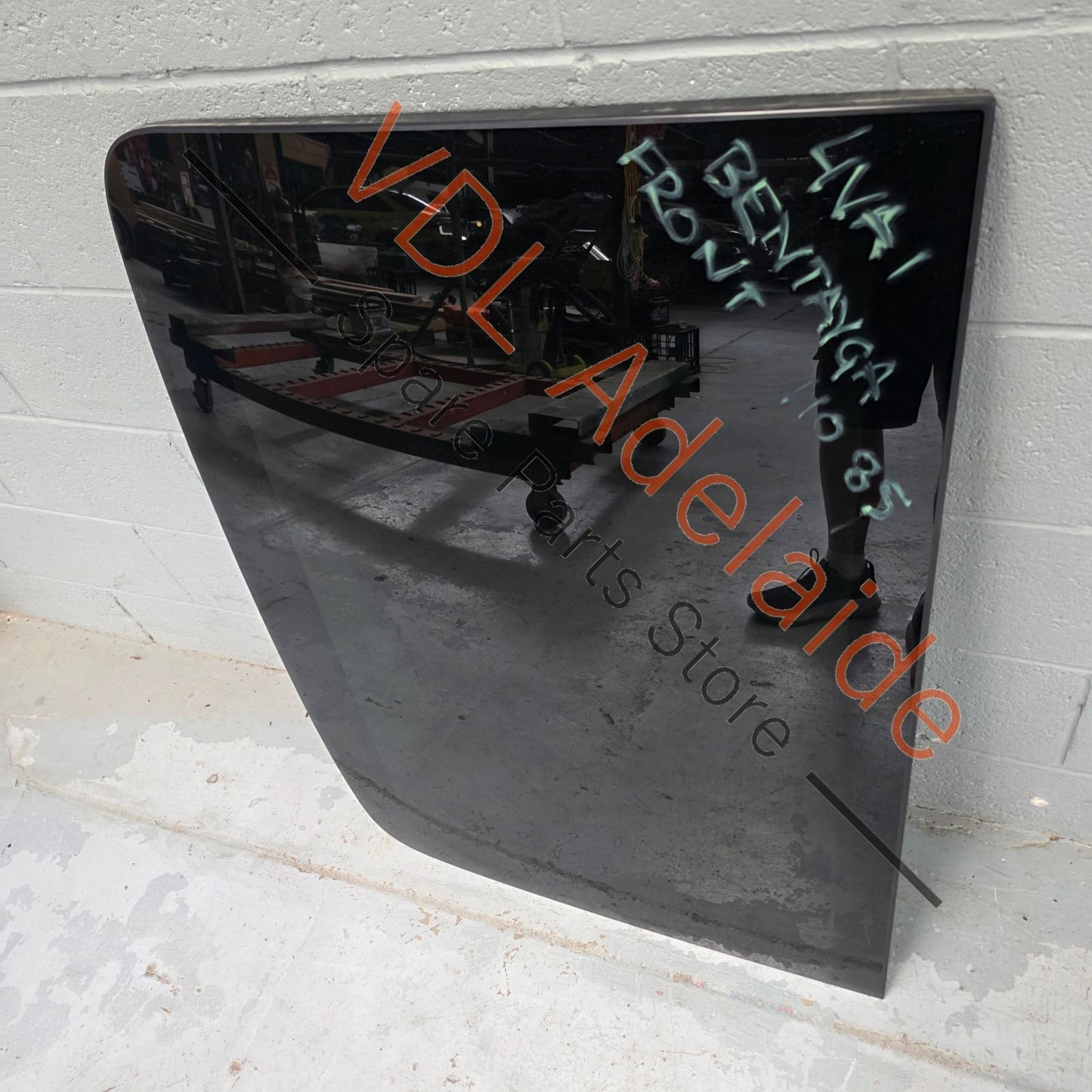 4M0877055C    Audi Q7 Bentley Bentayga Panoramic Glass Roof Front 4M0877055C