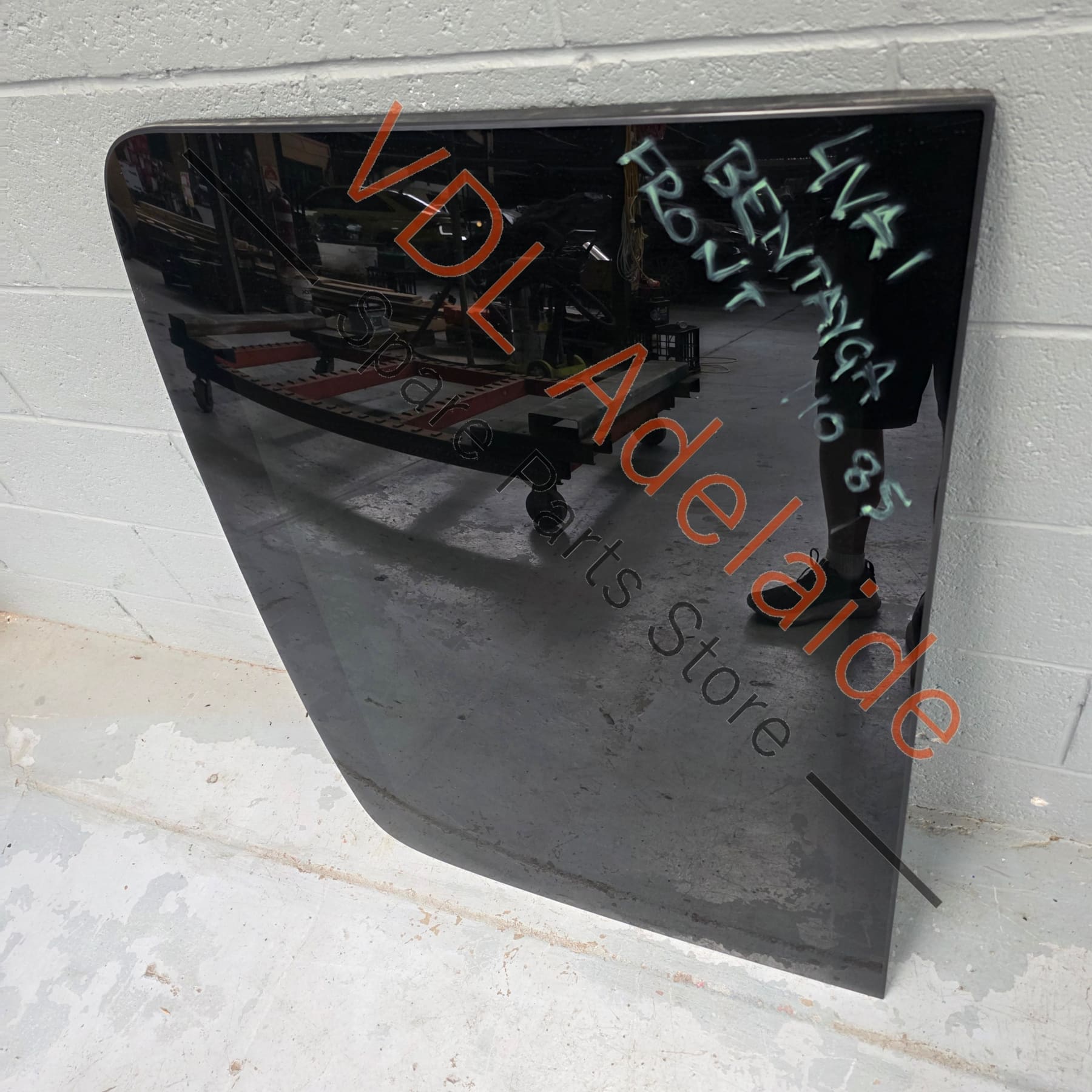 4M0877055C    Audi Q7 Bentley Bentayga Panoramic Glass Roof Front 4M0877055C