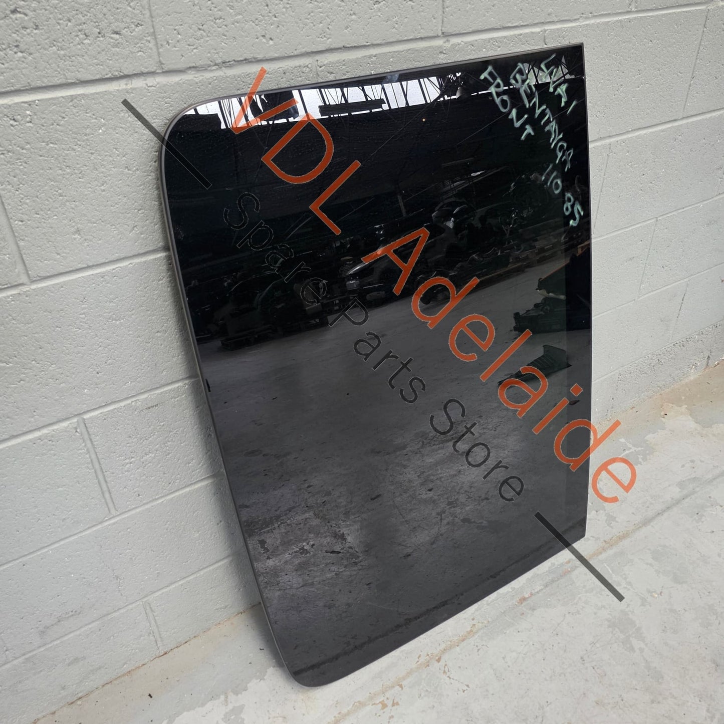 4M0877055C    Audi Q7 Bentley Bentayga Panoramic Glass Roof Front 4M0877055C
