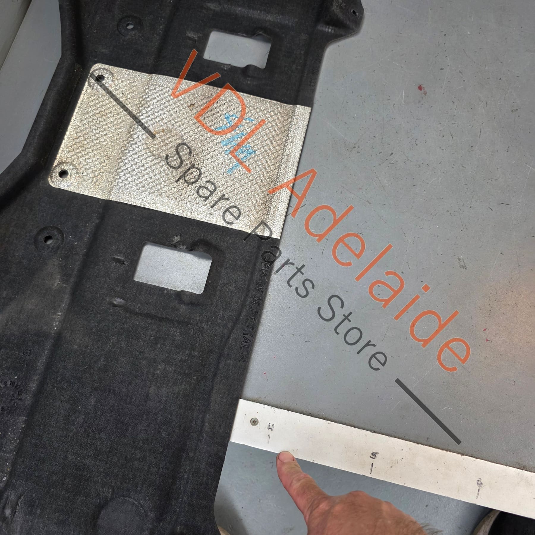 4M0804033F    Bentley Bentayga Urus Underbody Protection Splash  Shield Cover 4M0804033F