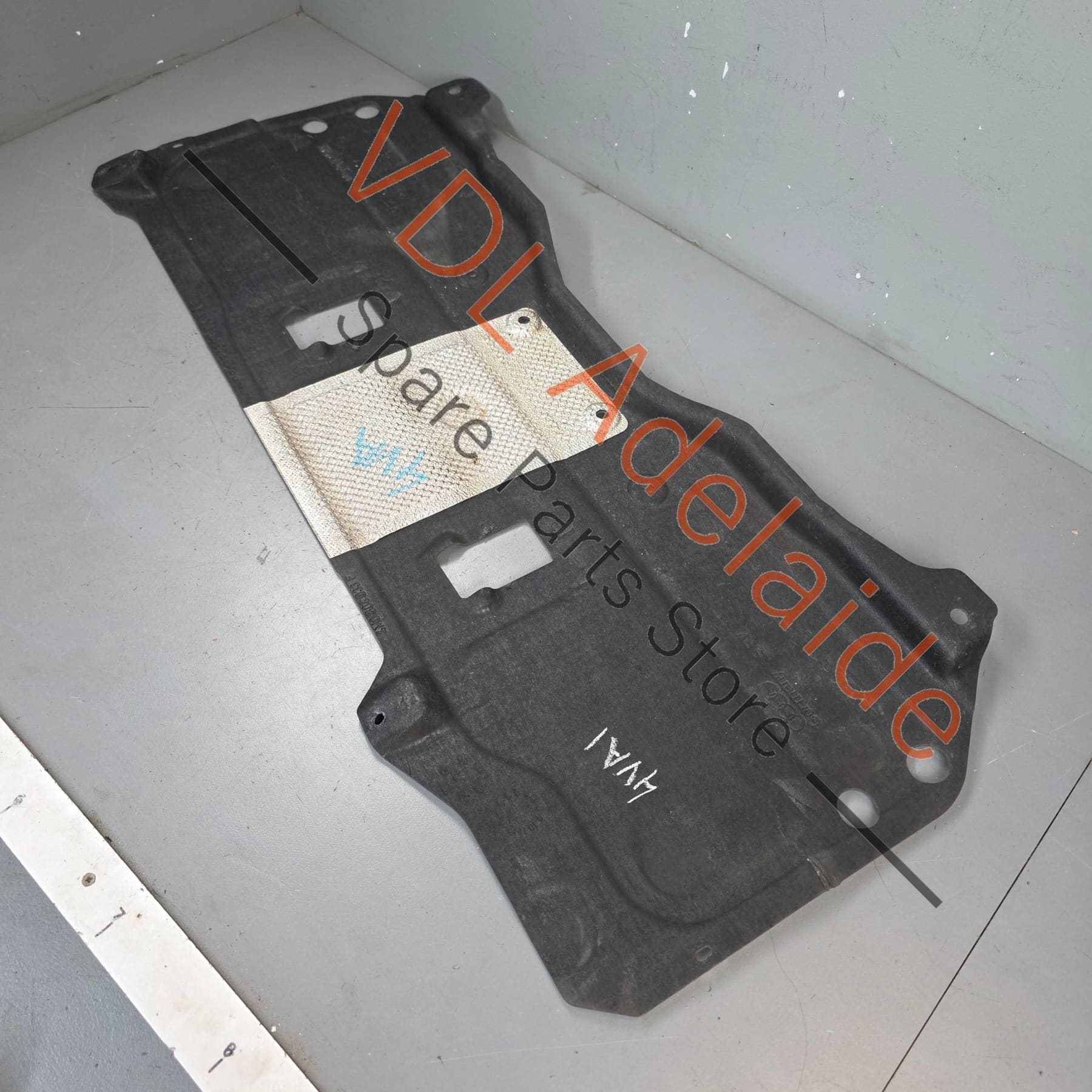 4M0804033F    Bentley Bentayga Urus Underbody Protection Splash  Shield Cover 4M0804033F