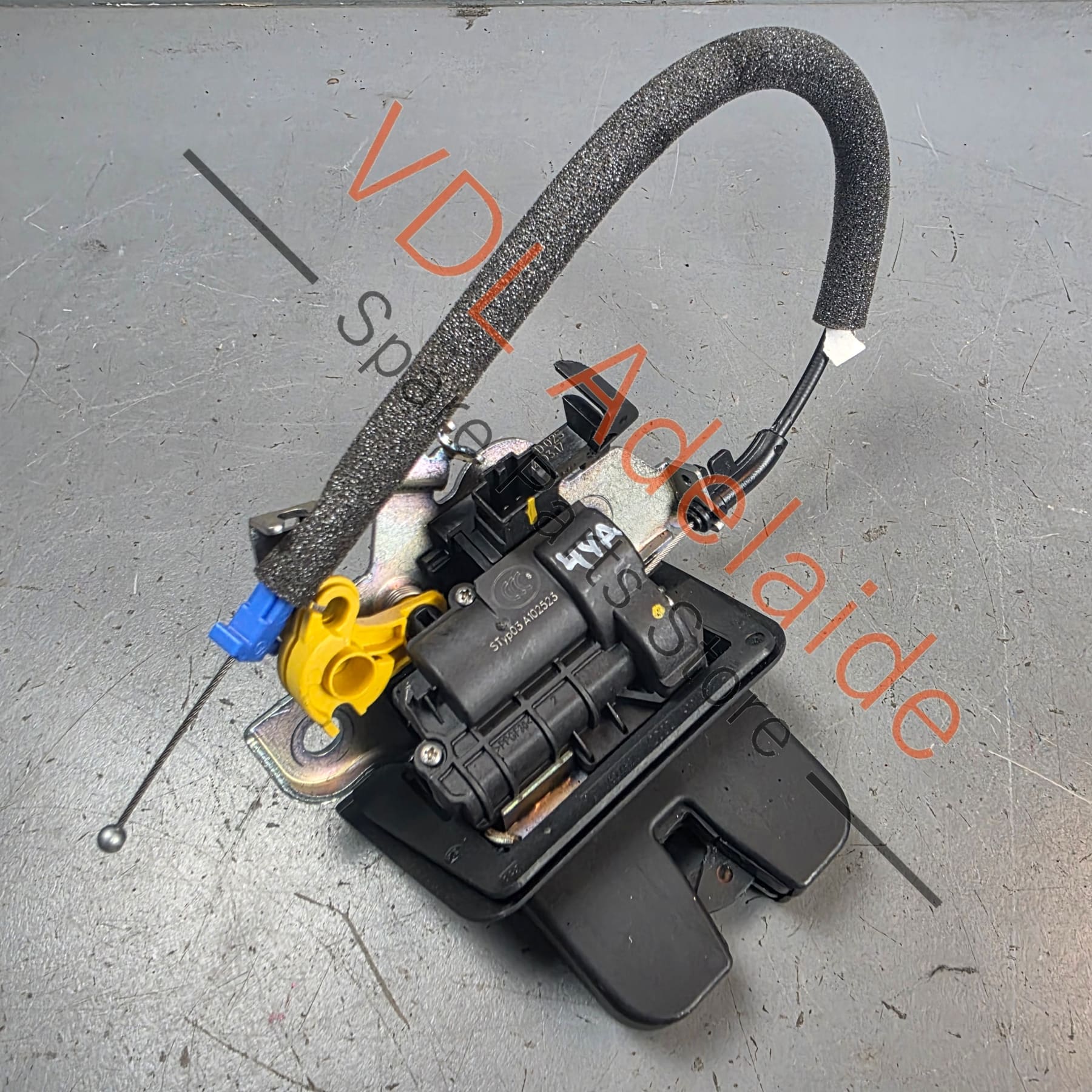 4M0827506D    Bentley Bentayga Audi A4 S4 B9 Q5 Q7 Avant Wagon Boot Lid Lock 4M0827506D