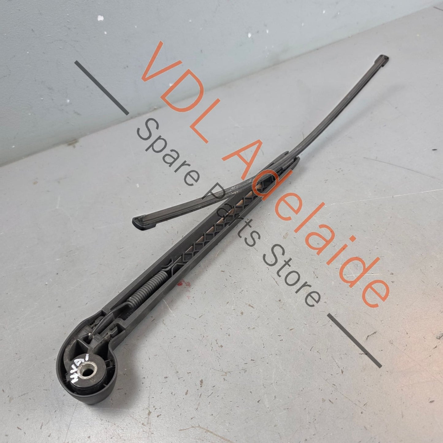8U0955407    Audi Q3 Rear Window Wiper Arm 8U0955407 also fits Bentley Bentayga