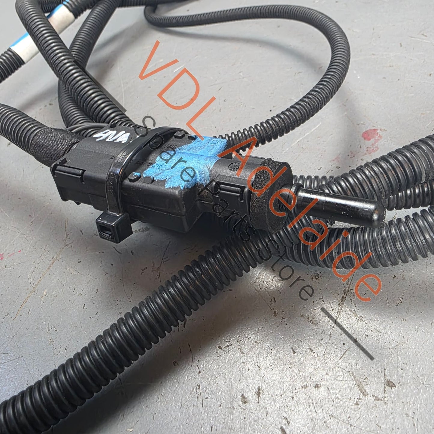 4M0131961B 4M0131961A   Bentley Bentayga Transfer Pipe Hose Line for Adblue FRONT 4M0131961B 4M0131961A
