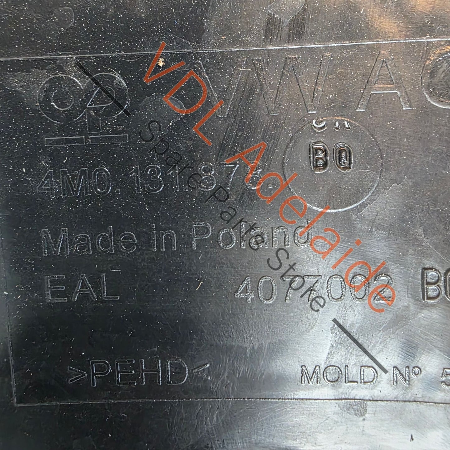 4M0131878BQ    Bentley Bentayga Adblue Tank with Metering Pump 4M0131878BQ