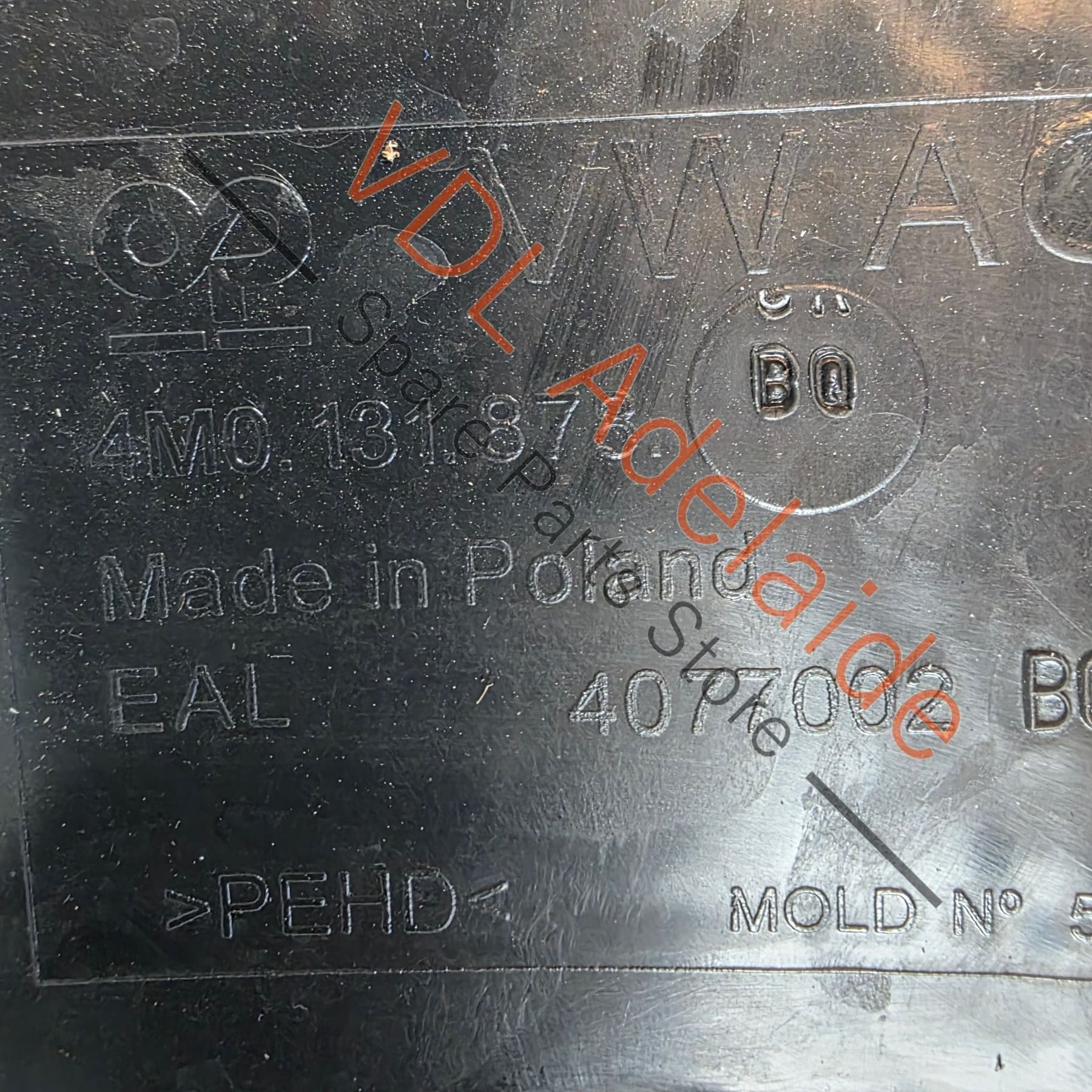 4M0131878BQ    Bentley Bentayga Adblue Tank with Metering Pump 4M0131878BQ