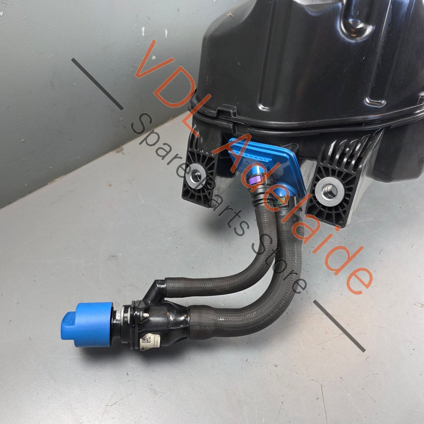 4M0131878BQ    Bentley Bentayga Adblue Tank with Metering Pump 4M0131878BQ