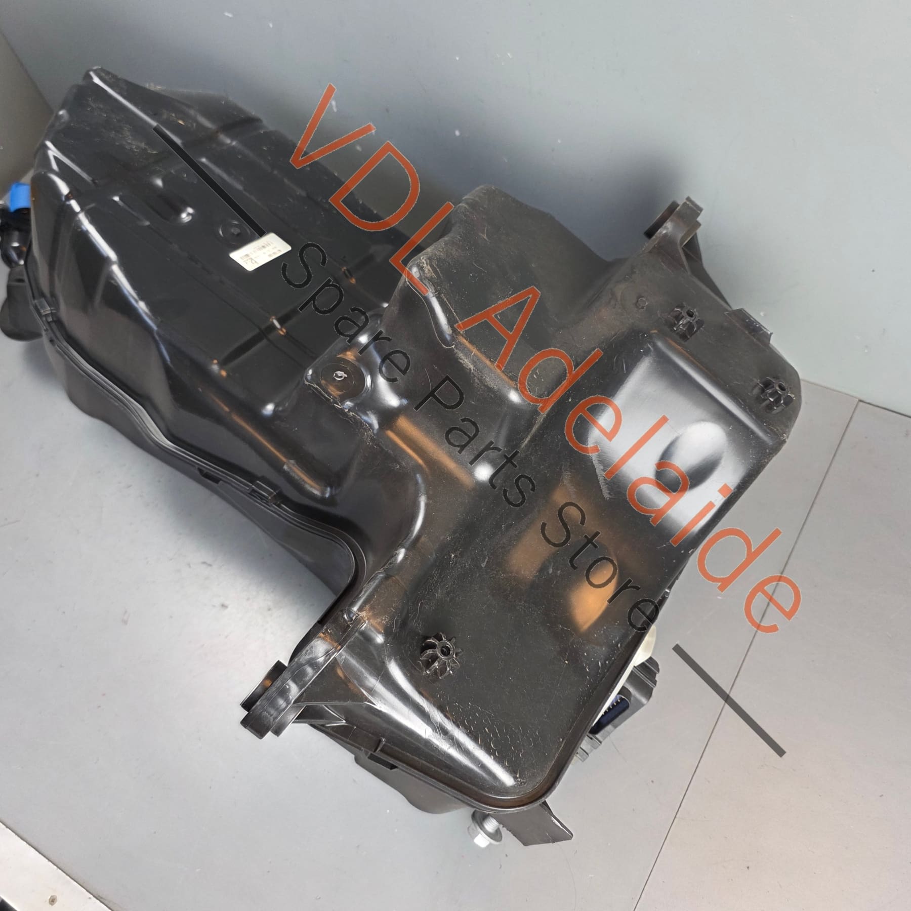 4M0131878BQ    Bentley Bentayga Adblue Tank with Metering Pump 4M0131878BQ