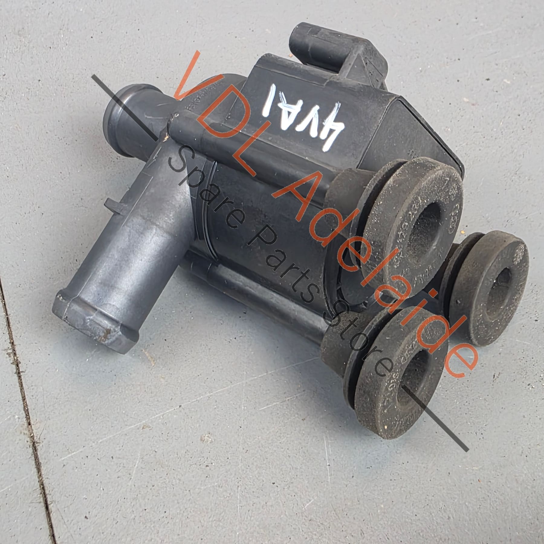 06H121601M    VW Audi Additional Coolant Pump 12V 06H121601M