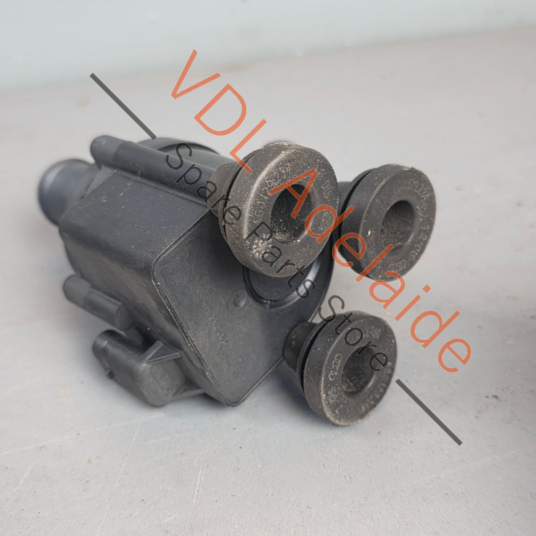06H121601M    VW Audi Additional Coolant Pump 12V 06H121601M