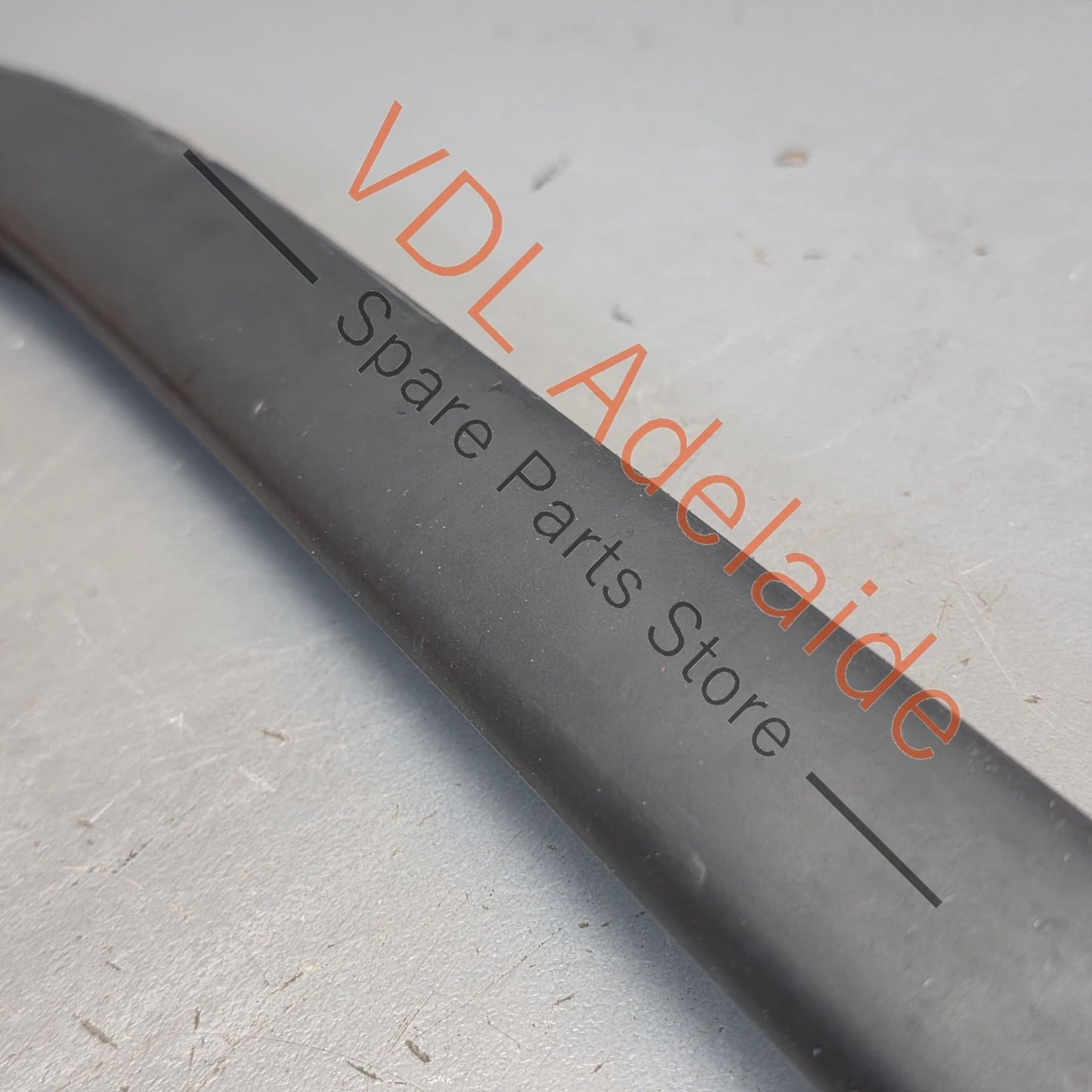 36A854328A   Bentley Bentayga 4V Windscreen Water Deflector Strip Trim Right 36A854328A