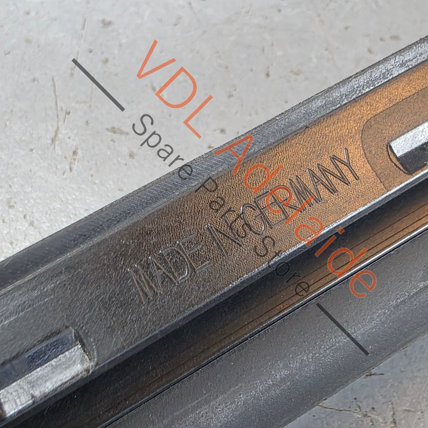 36A854327A   Bentley Bentayga 4V Windscreen Water Deflector Strip Trim Left 36A854327A