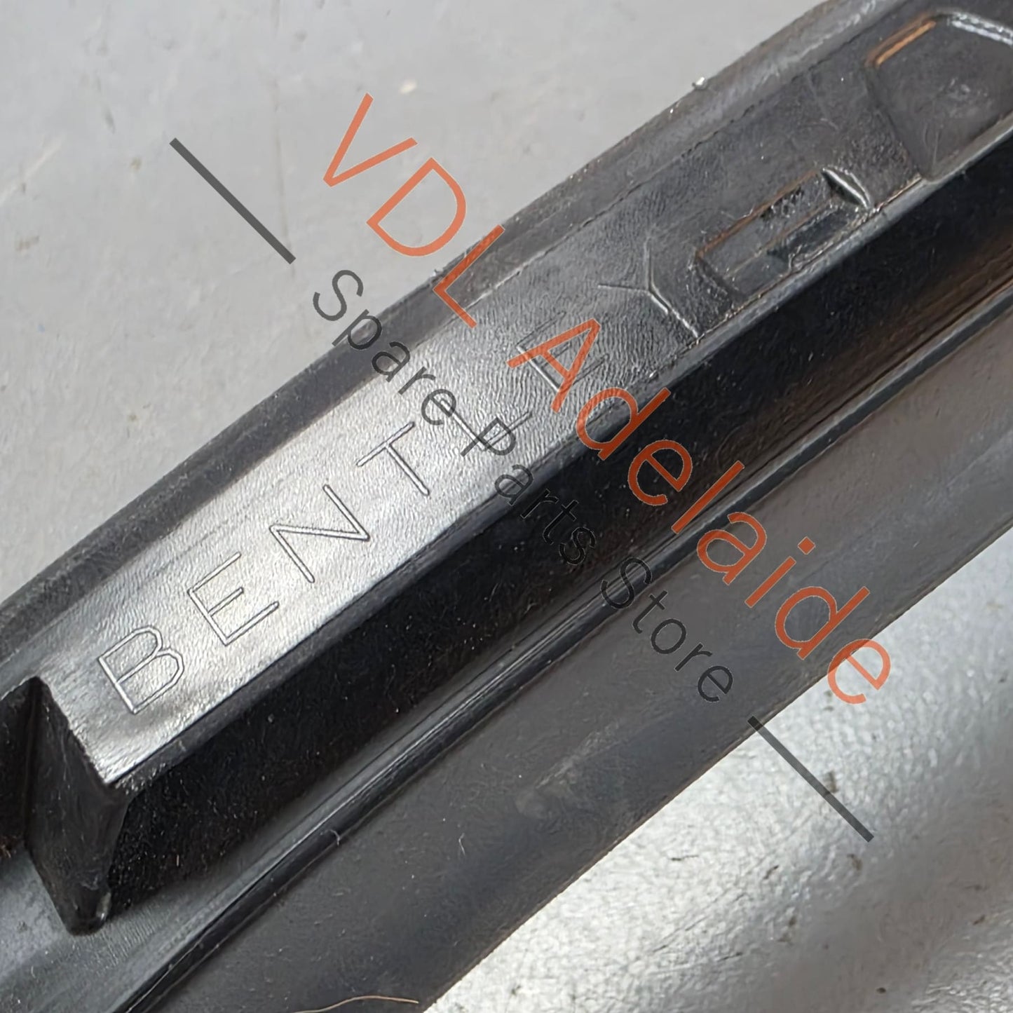 36A854327A   Bentley Bentayga 4V Windscreen Water Deflector Strip Trim Left 36A854327A