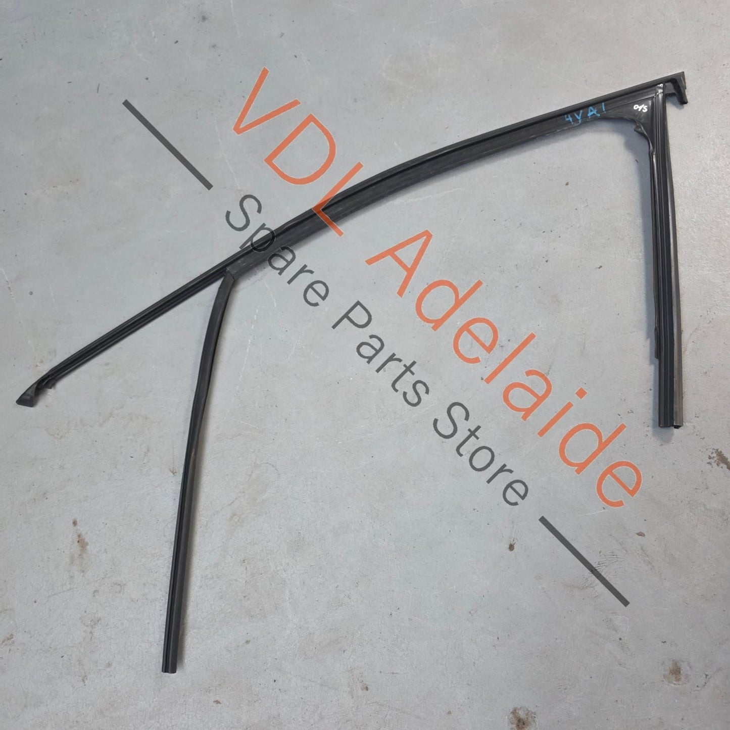 36A837432A   Bentley Bentayga 4V Front Right Window Seal Gasket Rubber 36A837432A