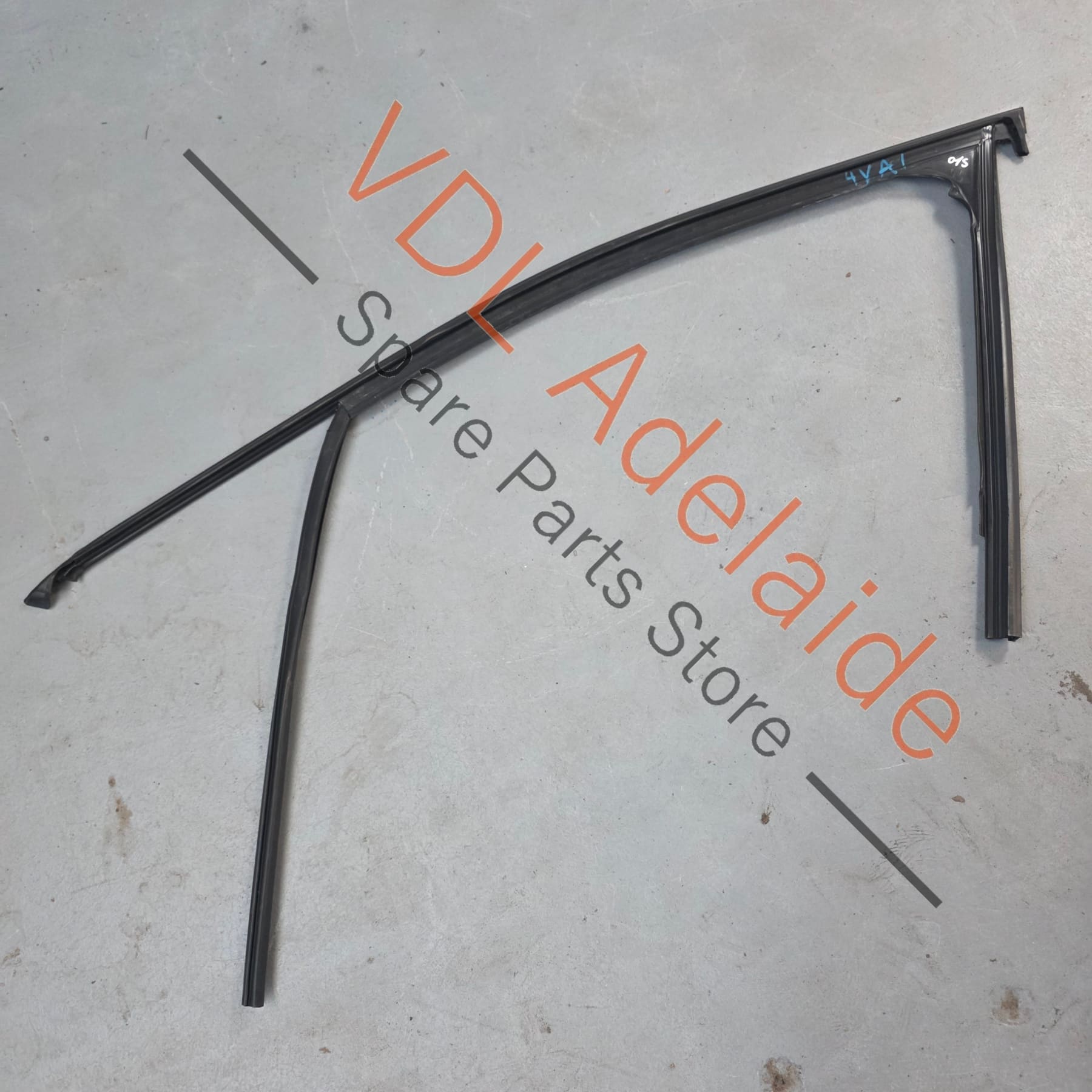 36A837432A   Bentley Bentayga 4V Front Right Window Seal Gasket Rubber 36A837432A