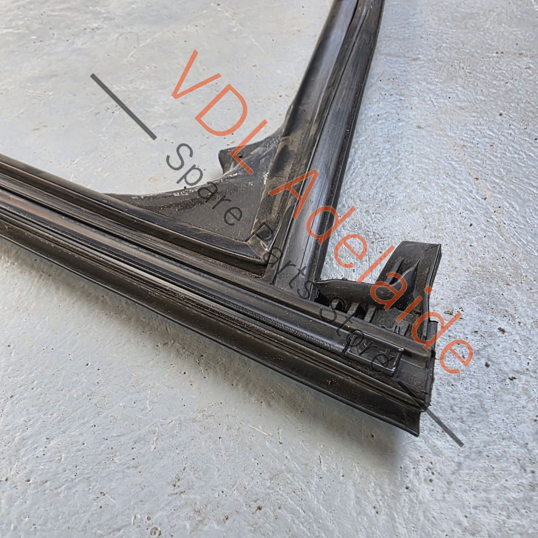 36A837432A   Bentley Bentayga 4V Front Right Window Seal Gasket Rubber 36A837432A