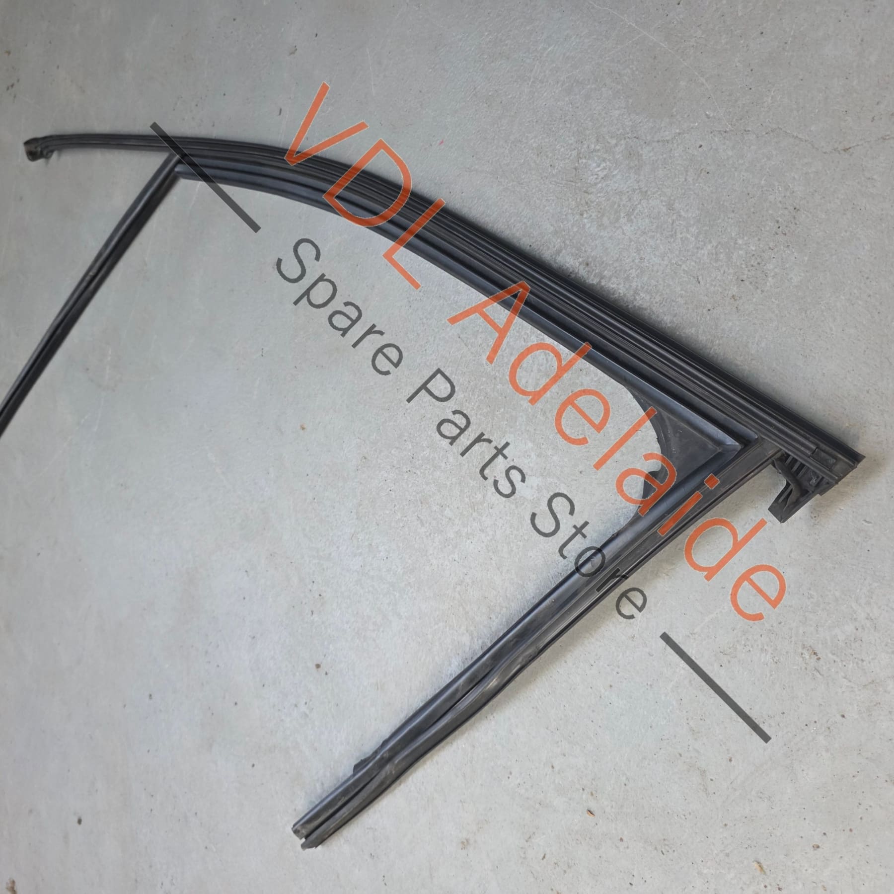 36A837431A   Bentley Bentayga 4V Front Left Window Seal Gasket Rubber 36A837431A