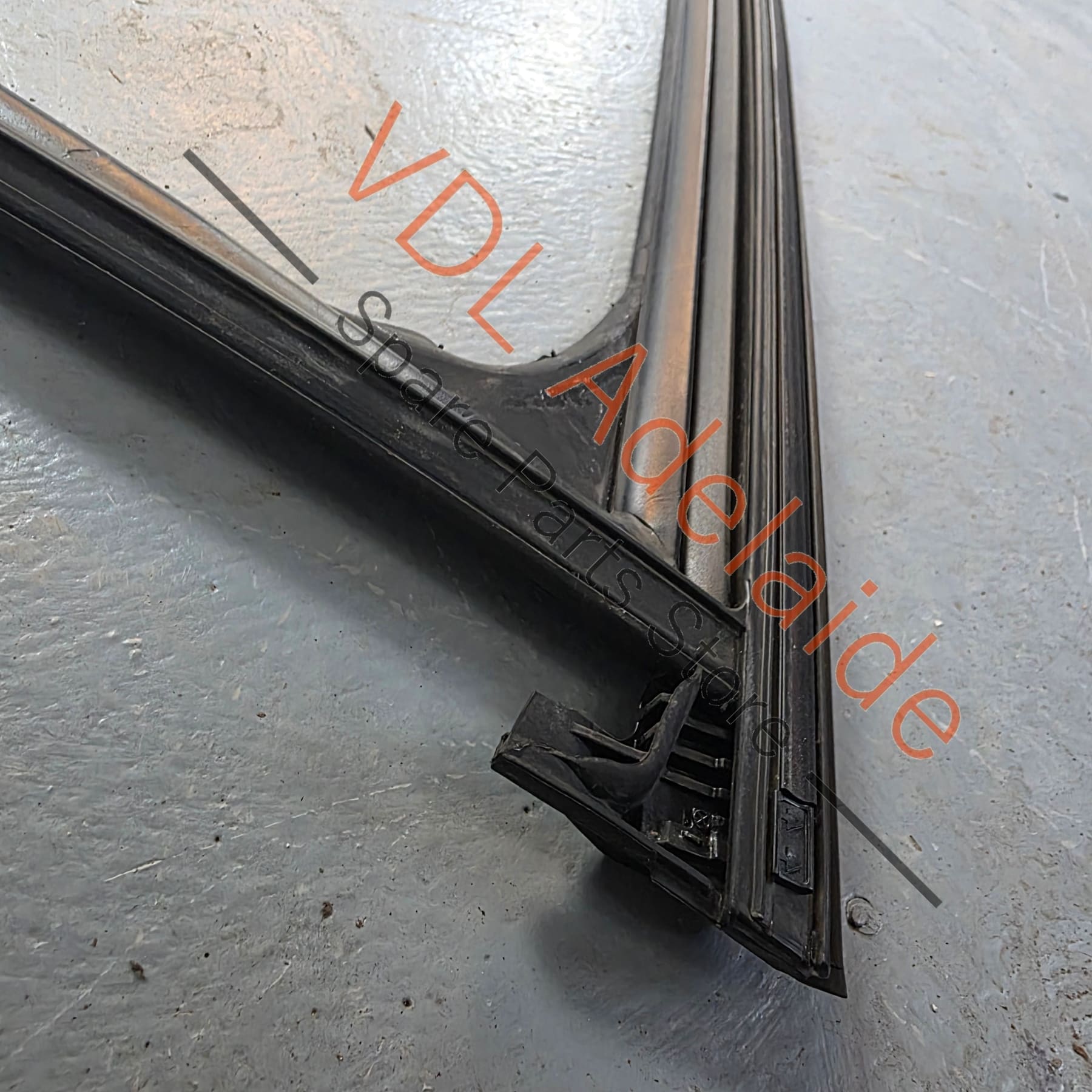 36A837431A   Bentley Bentayga 4V Front Left Window Seal Gasket Rubber 36A837431A