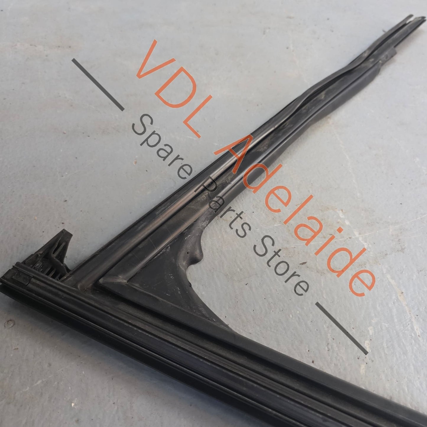 36A837431A   Bentley Bentayga 4V Front Left Window Seal Gasket Rubber 36A837431A