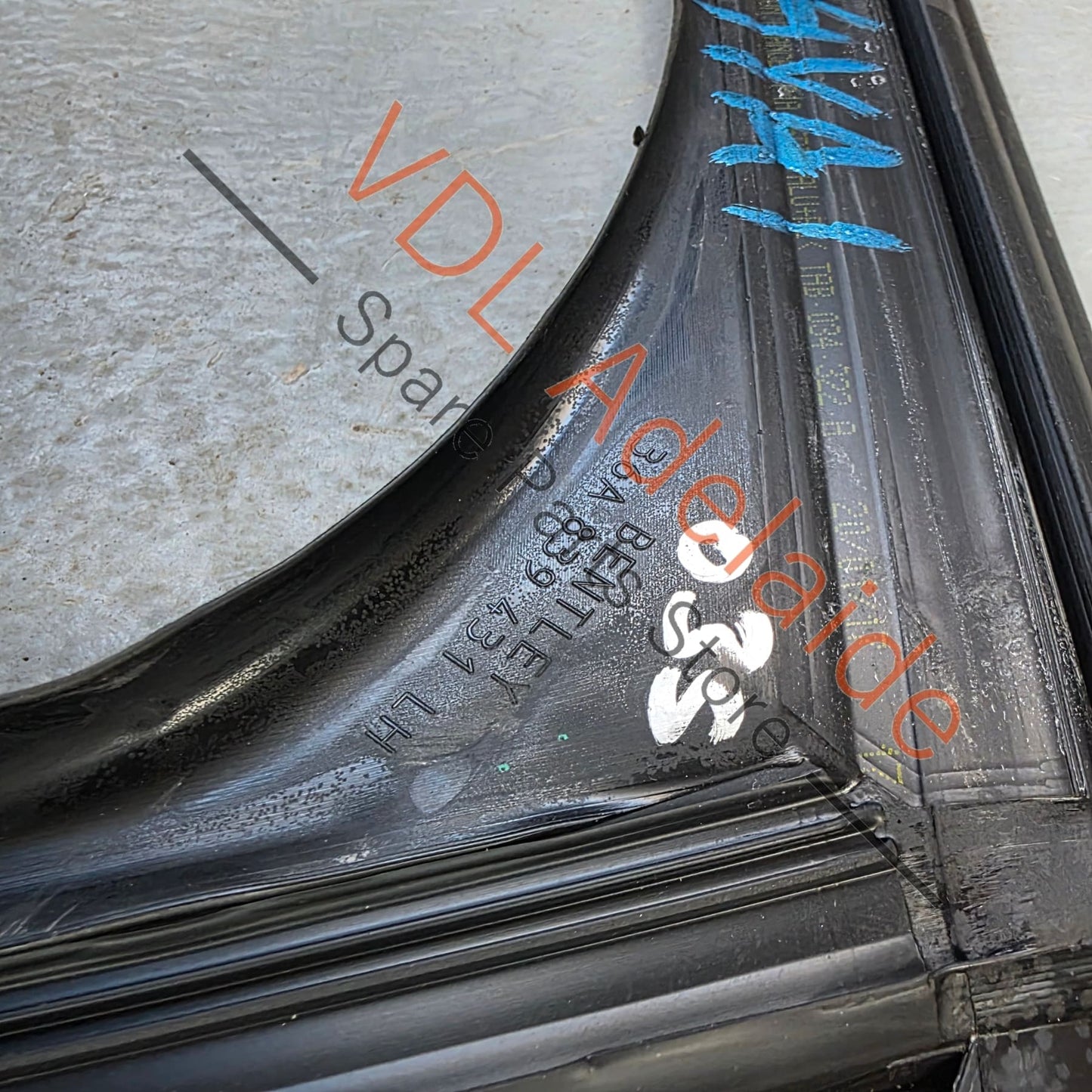 36A837431A 36A839431B  Bentley Bentayga 4V Rear Left Window Seal Gasket Rubber 36A839431A 36A839431B
