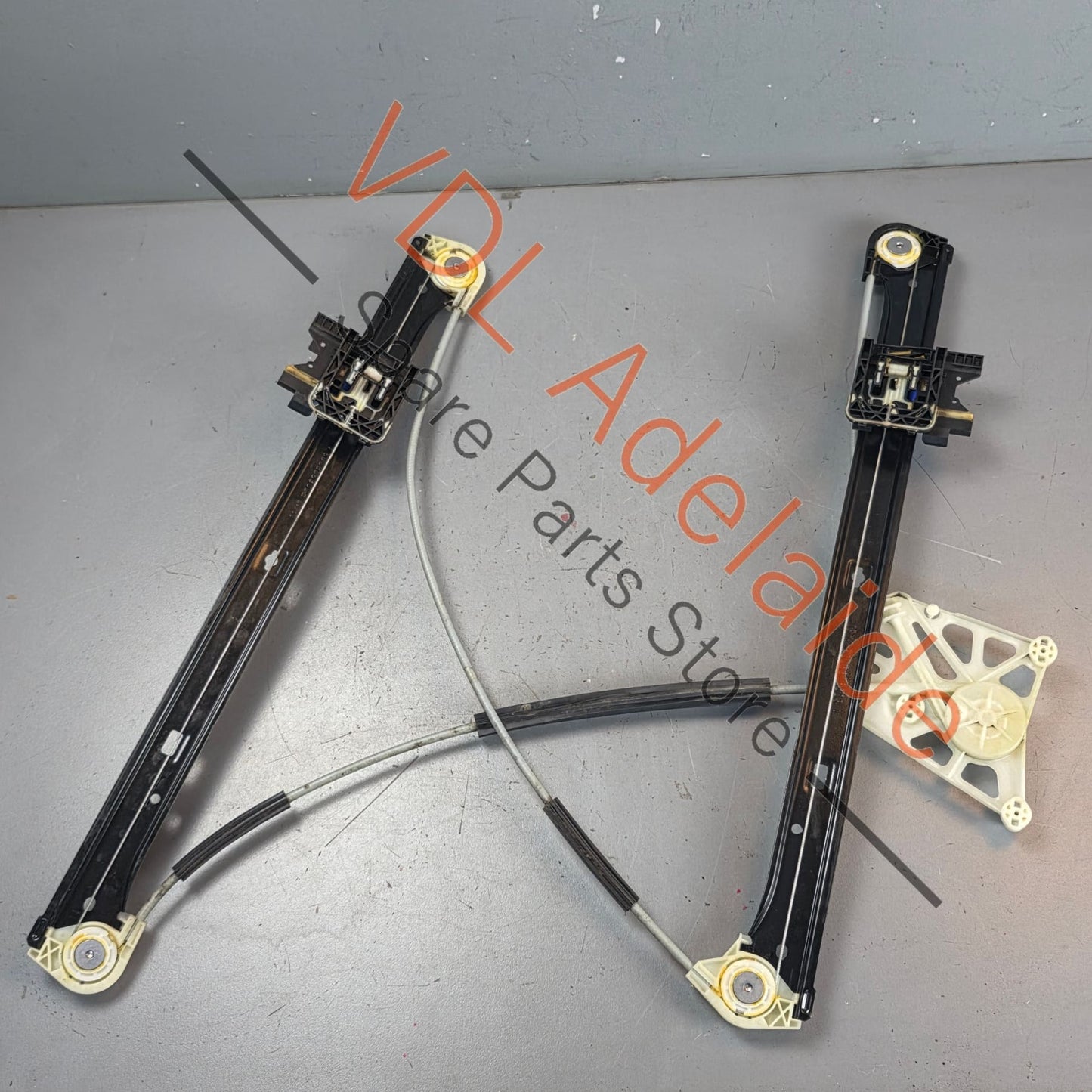 4M0837461A   Bentley Bentayga Audi Q7 4M0837461A Front left door window regulator