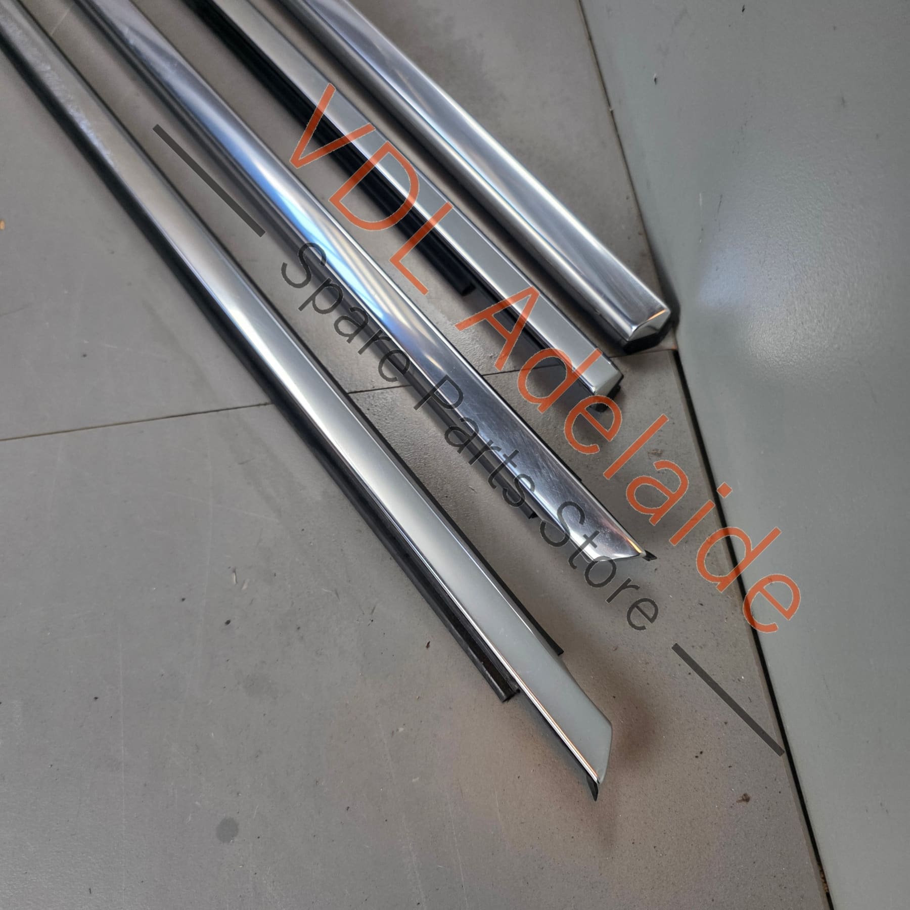 36A853082B   Bentley Bentayga 4V Door Trim Waistline Strip Chrome Rear Right Door 36A853082B