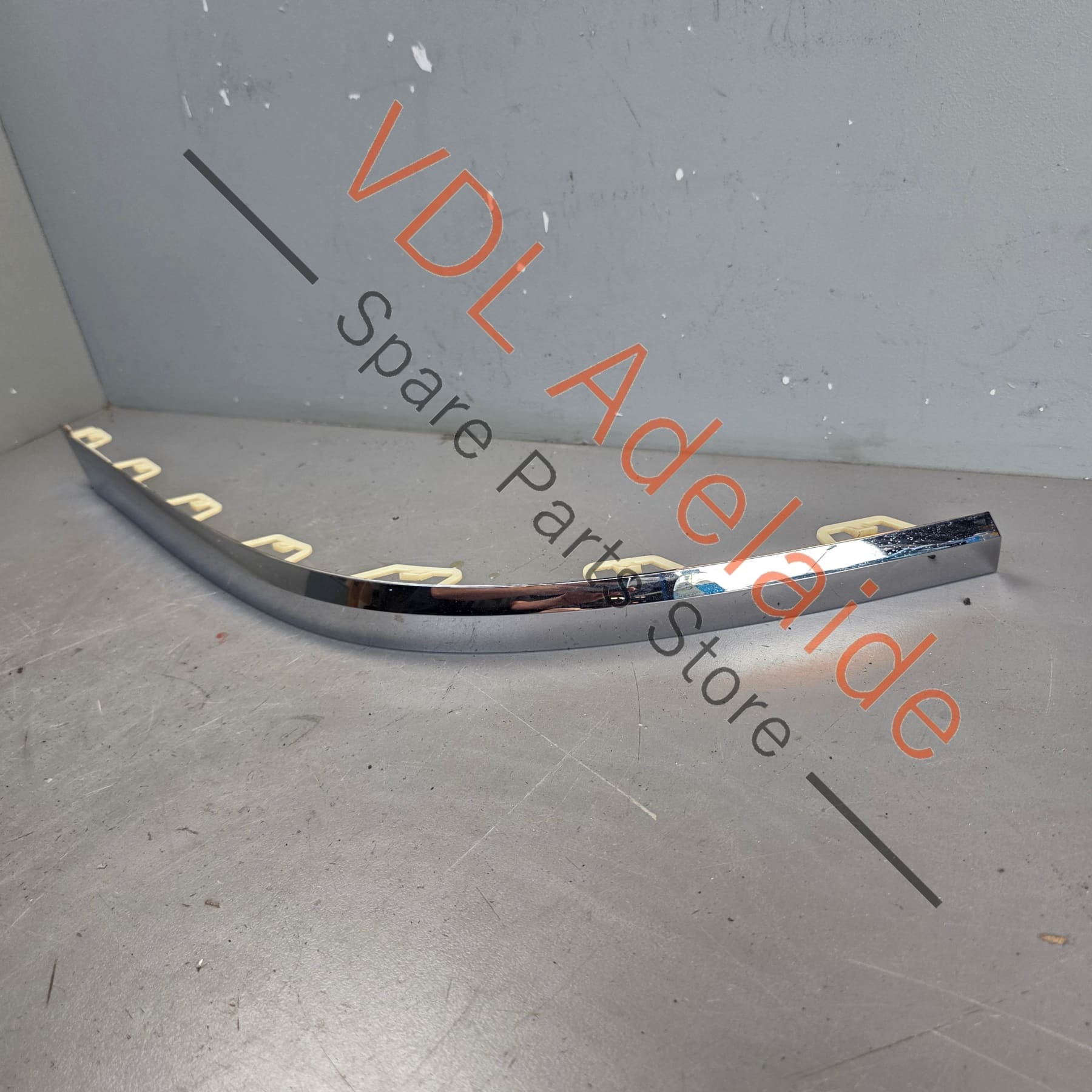 36A807917 36A807723  Bentley Bentayga Rear Bumper Left Chrome Trim Moulding 36A807917