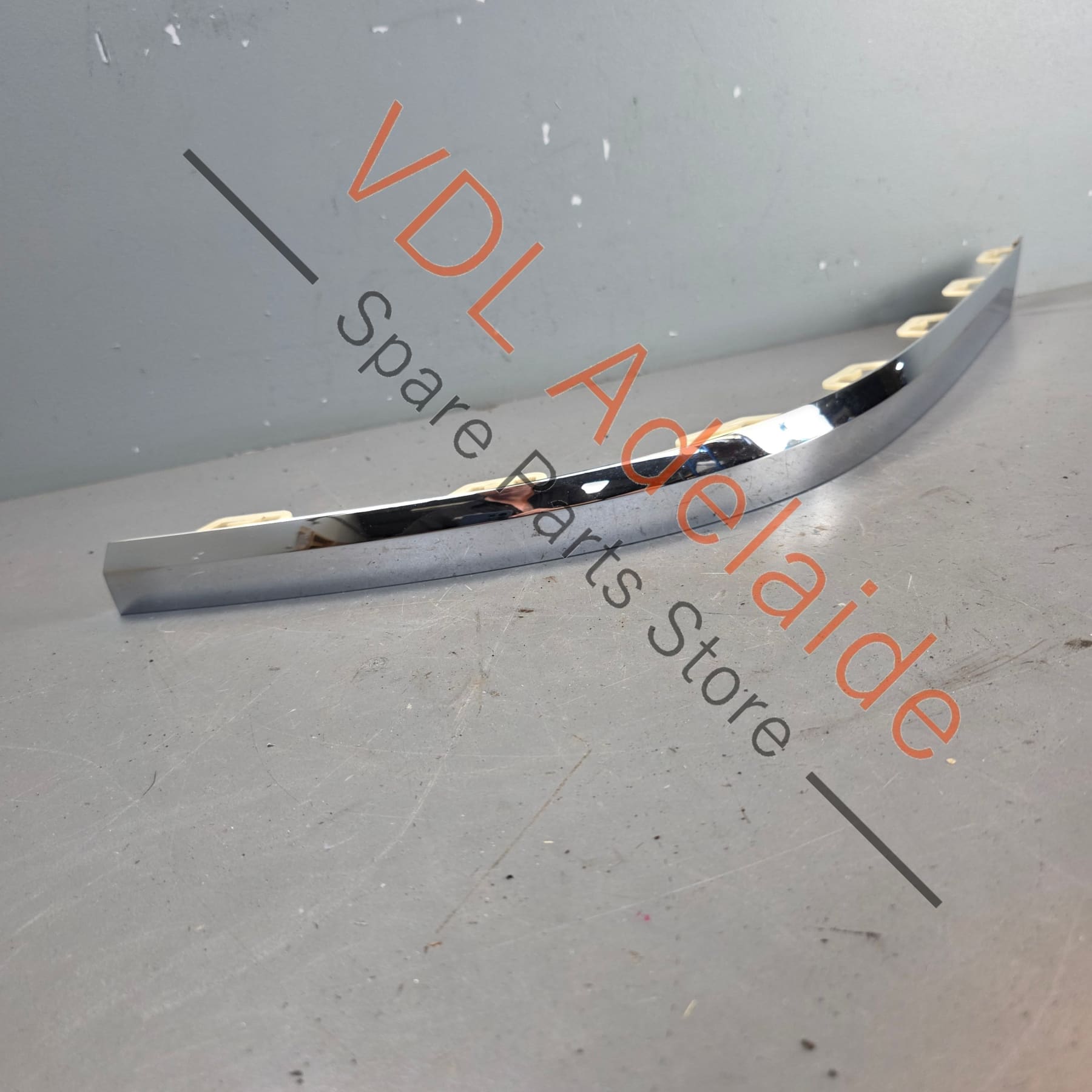 36A807918 36A807724  Bentley Bentayga Rear Bumper Right Chrome Trim Moulding 36A807918