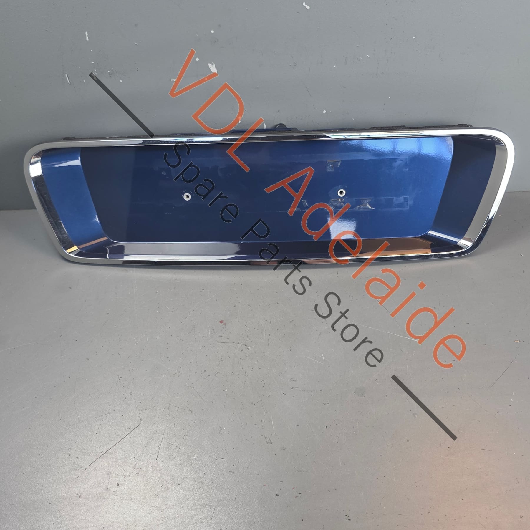 36A827035R   Bentley Bentayga Rear Licence Plate Tailgate Trim Moulding 36A827035R