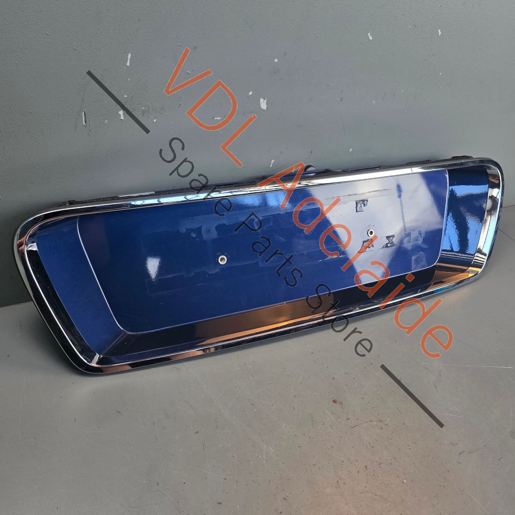 36A827035R   Bentley Bentayga Rear Licence Plate Tailgate Trim Moulding 36A827035R