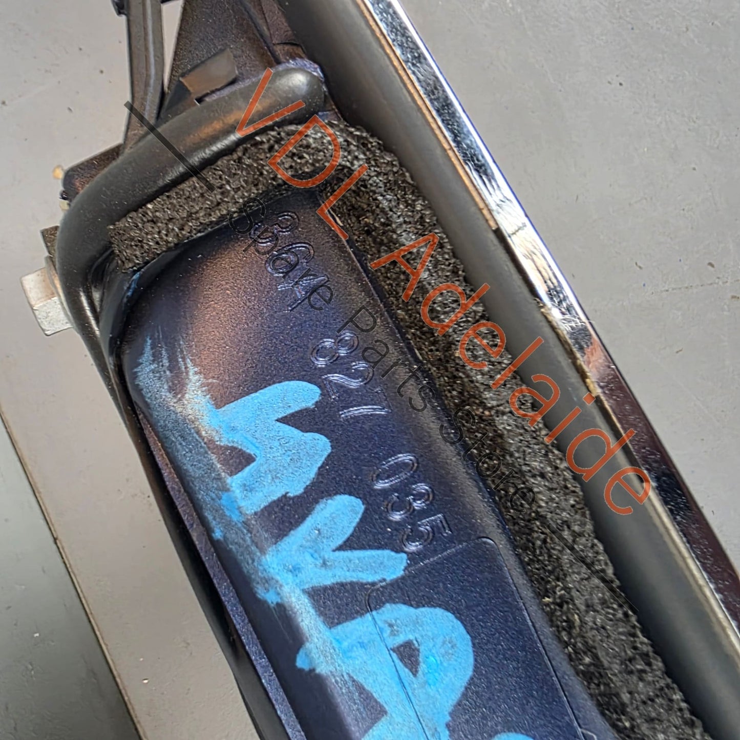 36A827035R   Bentley Bentayga Rear Licence Plate Tailgate Trim Moulding 36A827035R