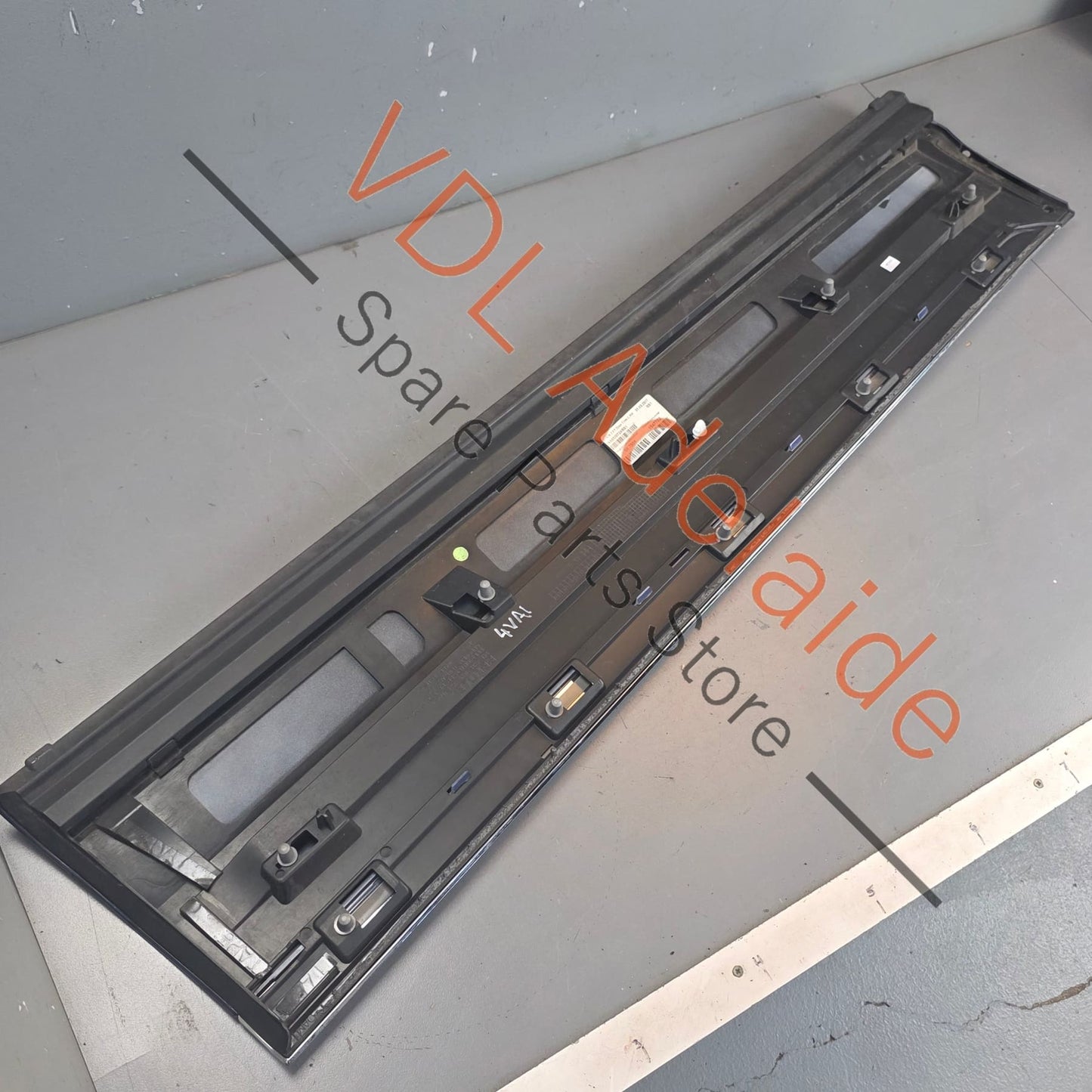 36A853054 36A853190 36A853072A Bentley Bentayga 4V Front Right Exterior Door Molding with Chrome Insert 36A853054 36A853190